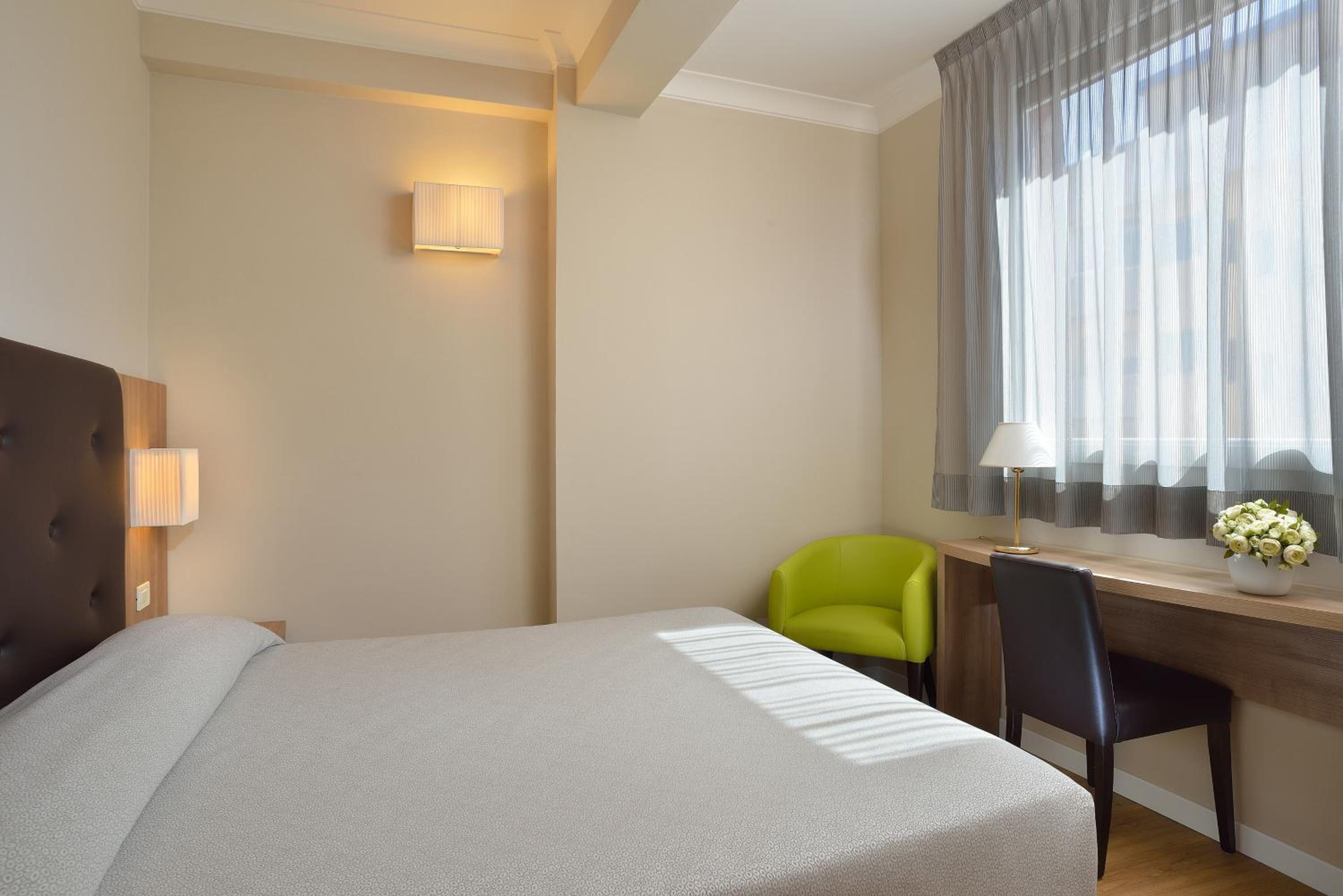 Double or Twin Room with Lateral Sea View