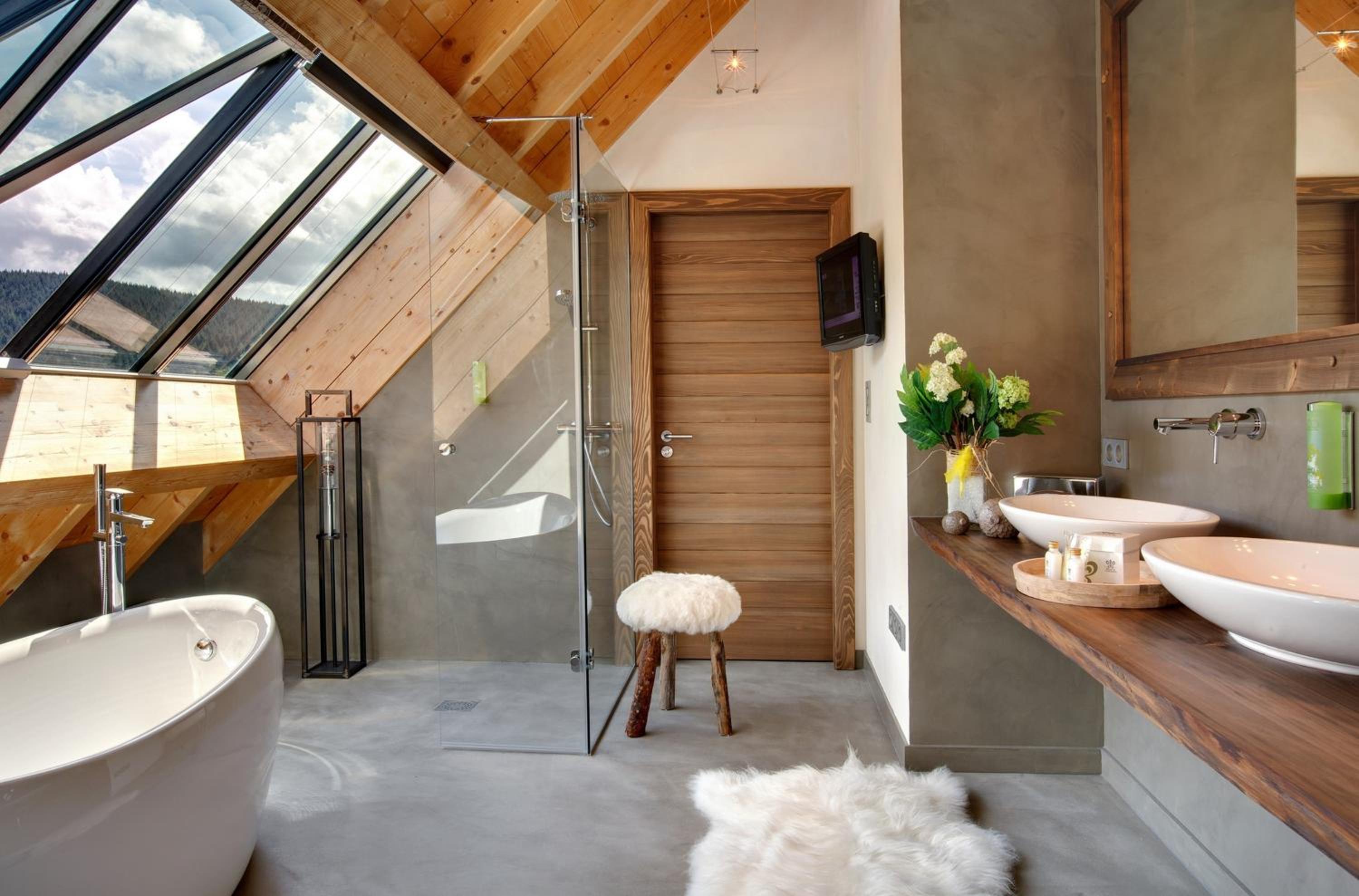 Top Suite with Hot Tub - Photo 10