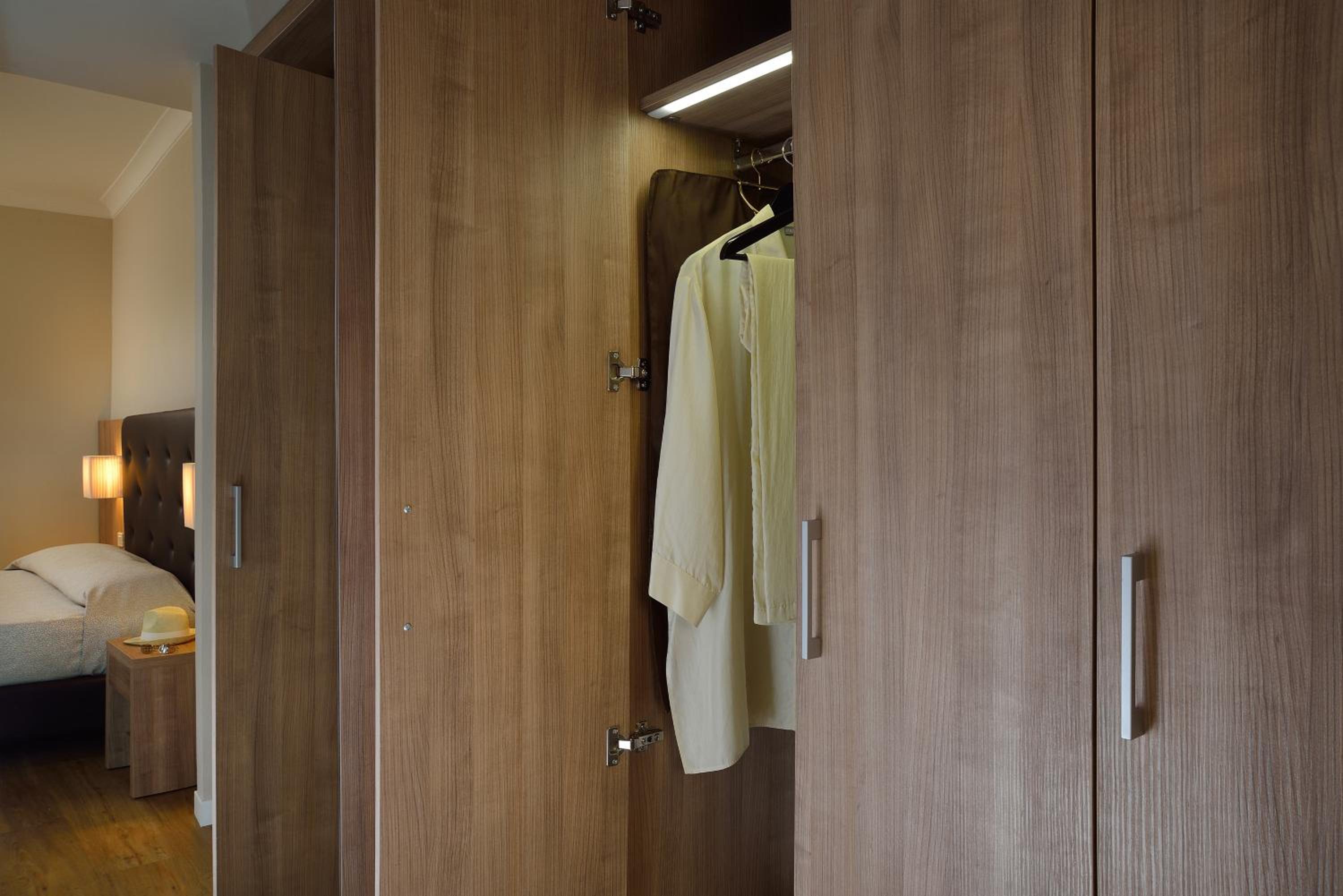 Quadruple Room with Lateral Sea View photo 2