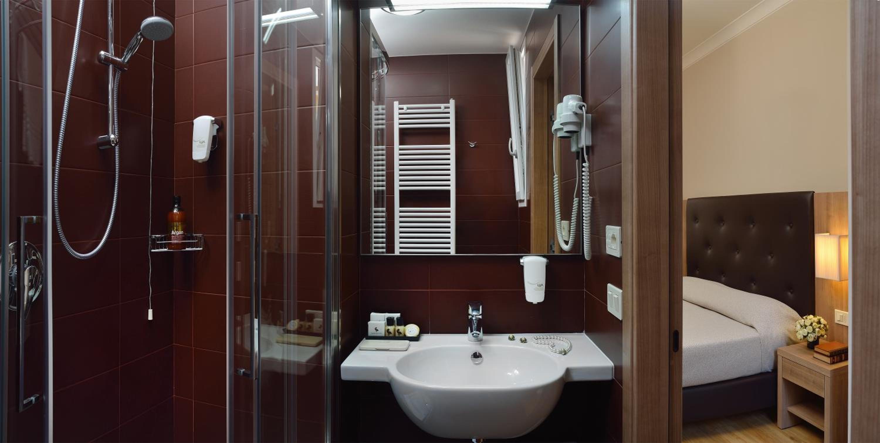 Quadruple Room with Lateral Sea View photo 3