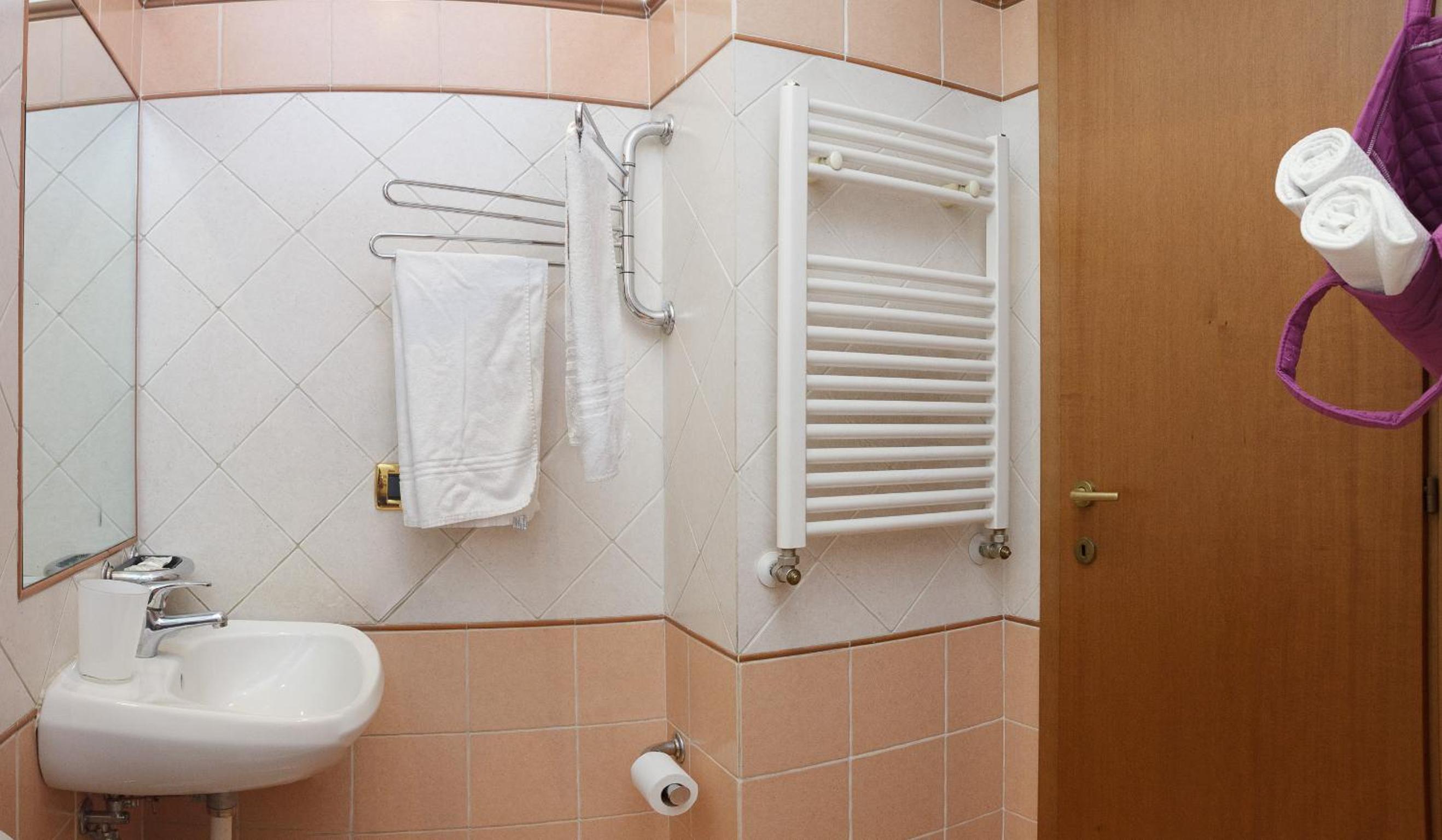Double Room with Private Bathroom photo 2