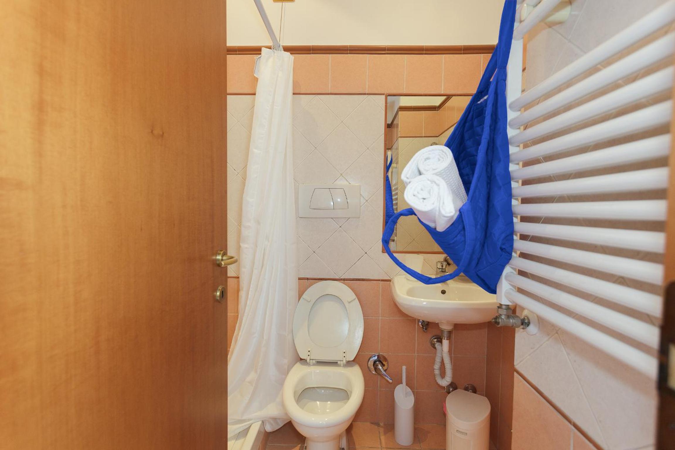 Double Room with Private Bathroom photo 3