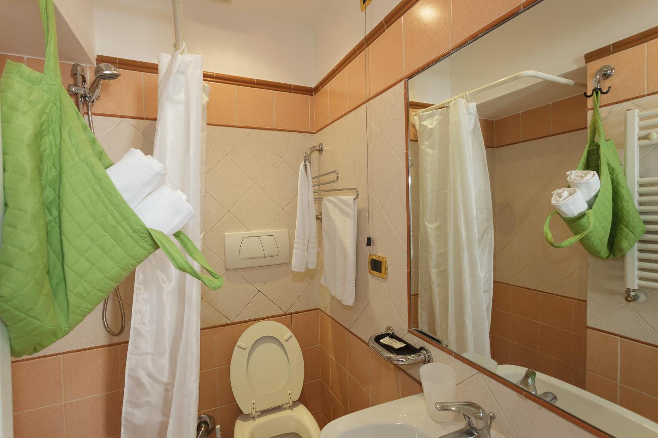 Double Room with Private Bathroom photo 2