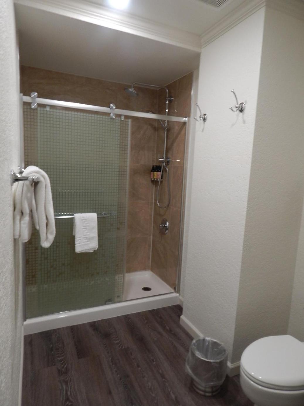 Champagne Suite - Photo 3