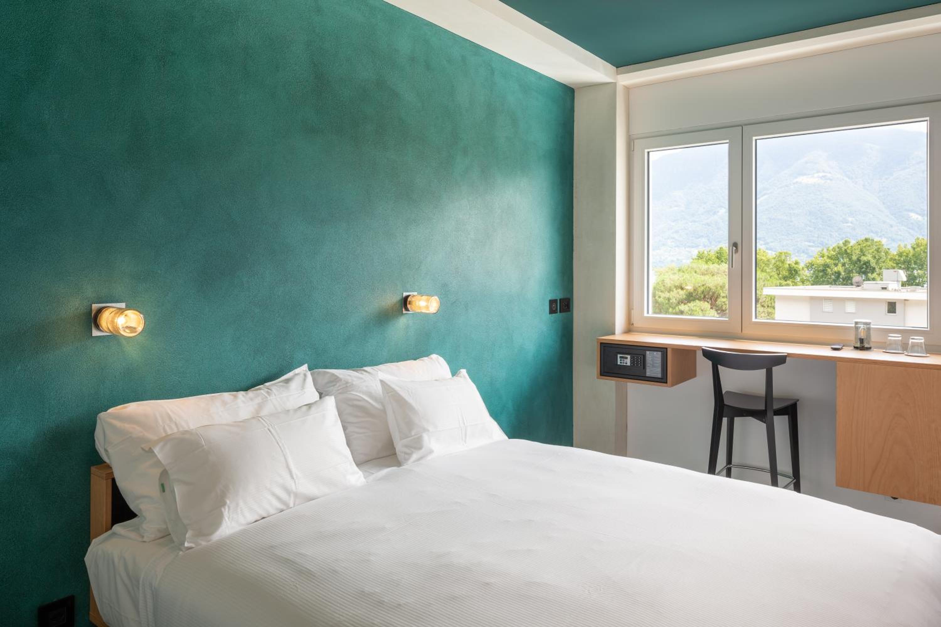 Double or Twin Room with Mountain View - Photo 1