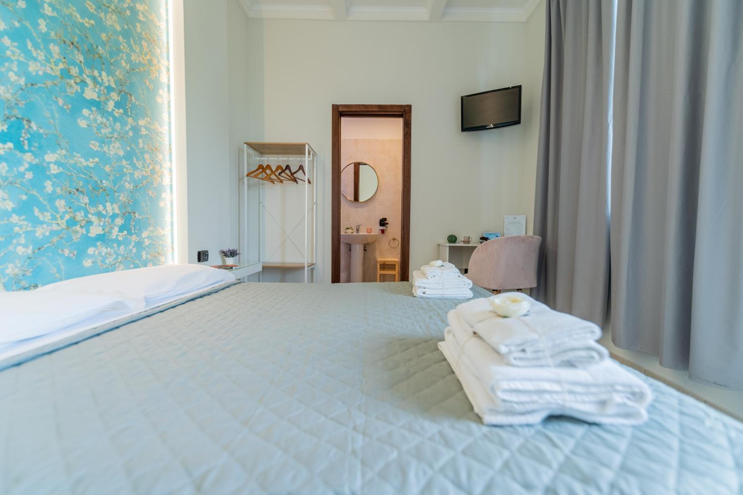 Double Room with Garden View - Photo 2