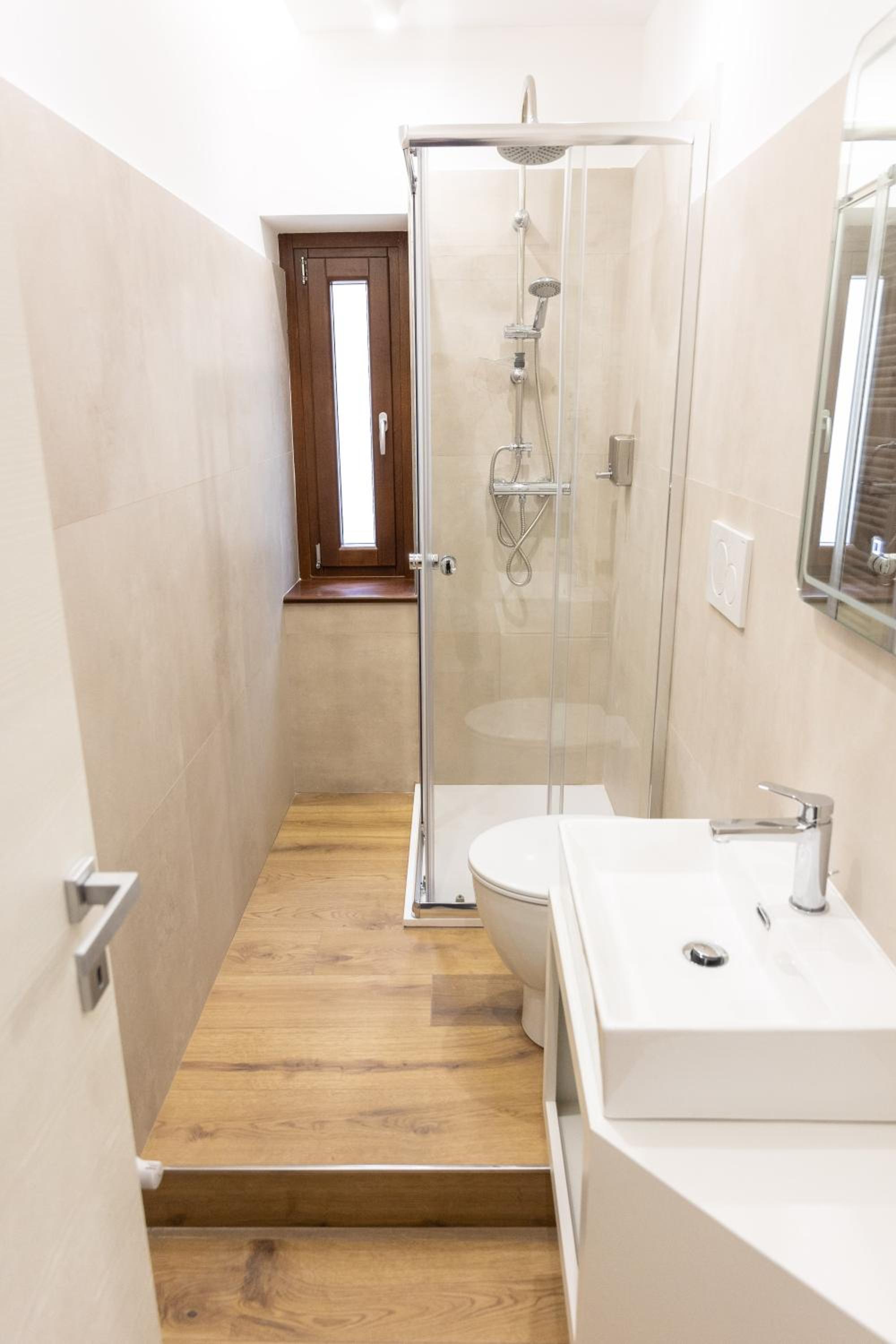 Quadruple Room with Private Bathroom - Photo 2