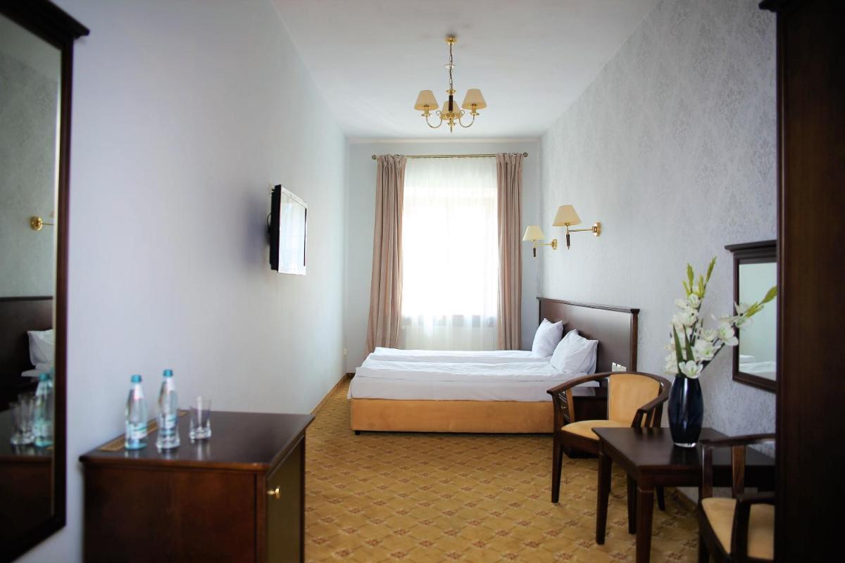 Double or Twin Room with Shower photo 3