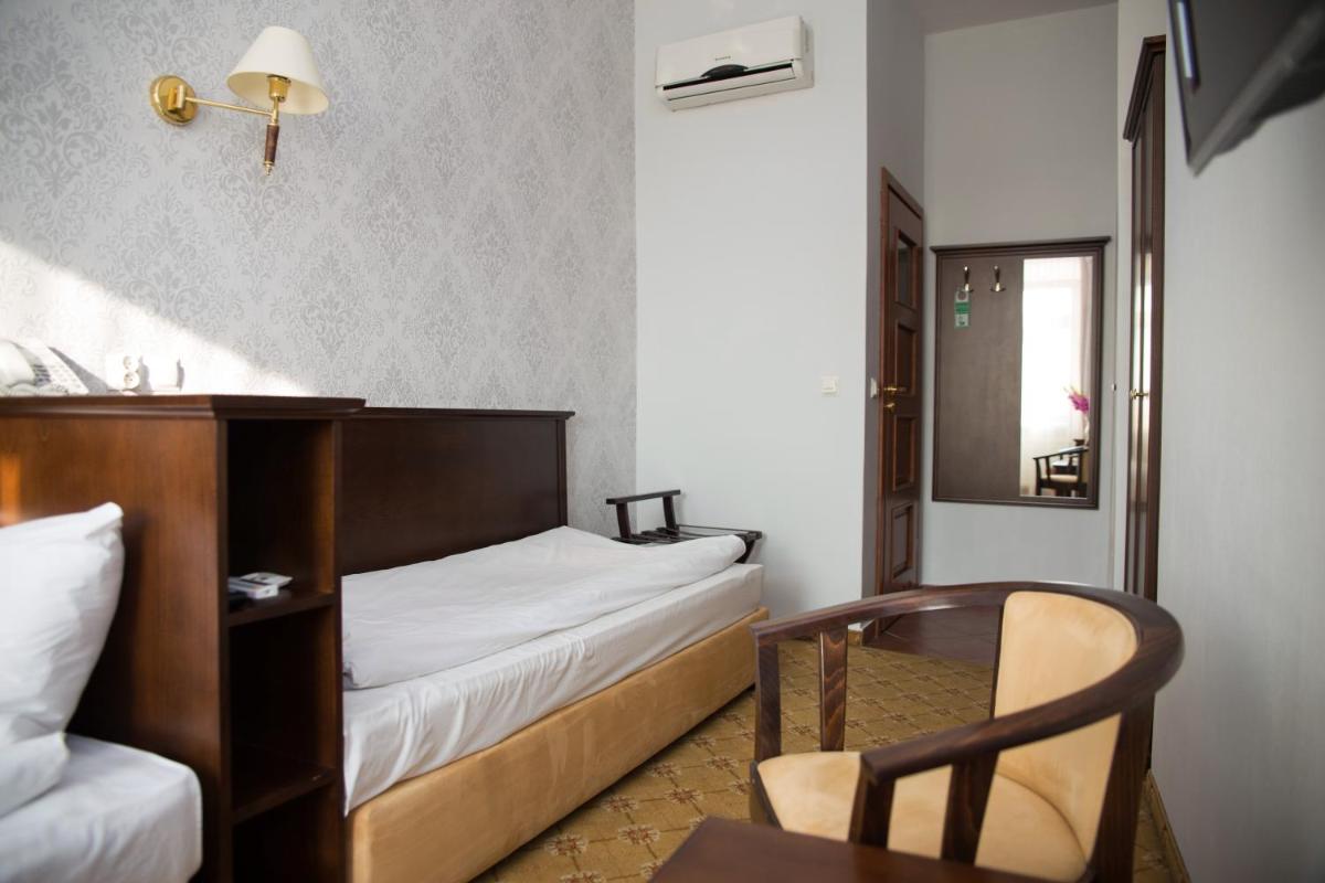 Twin Room with Shower photo 1