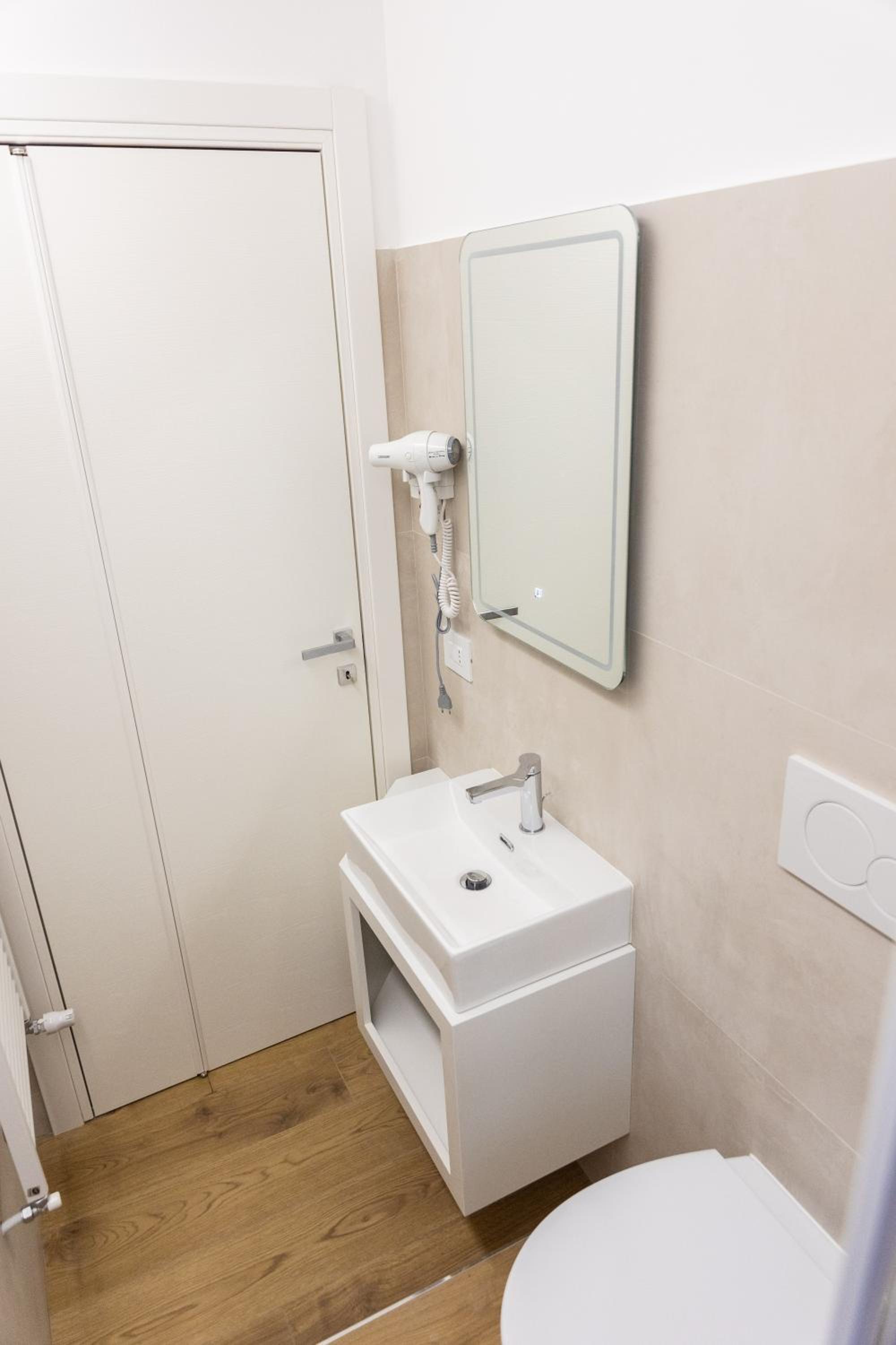 Triple Room with Private Bathroom - Photo 2