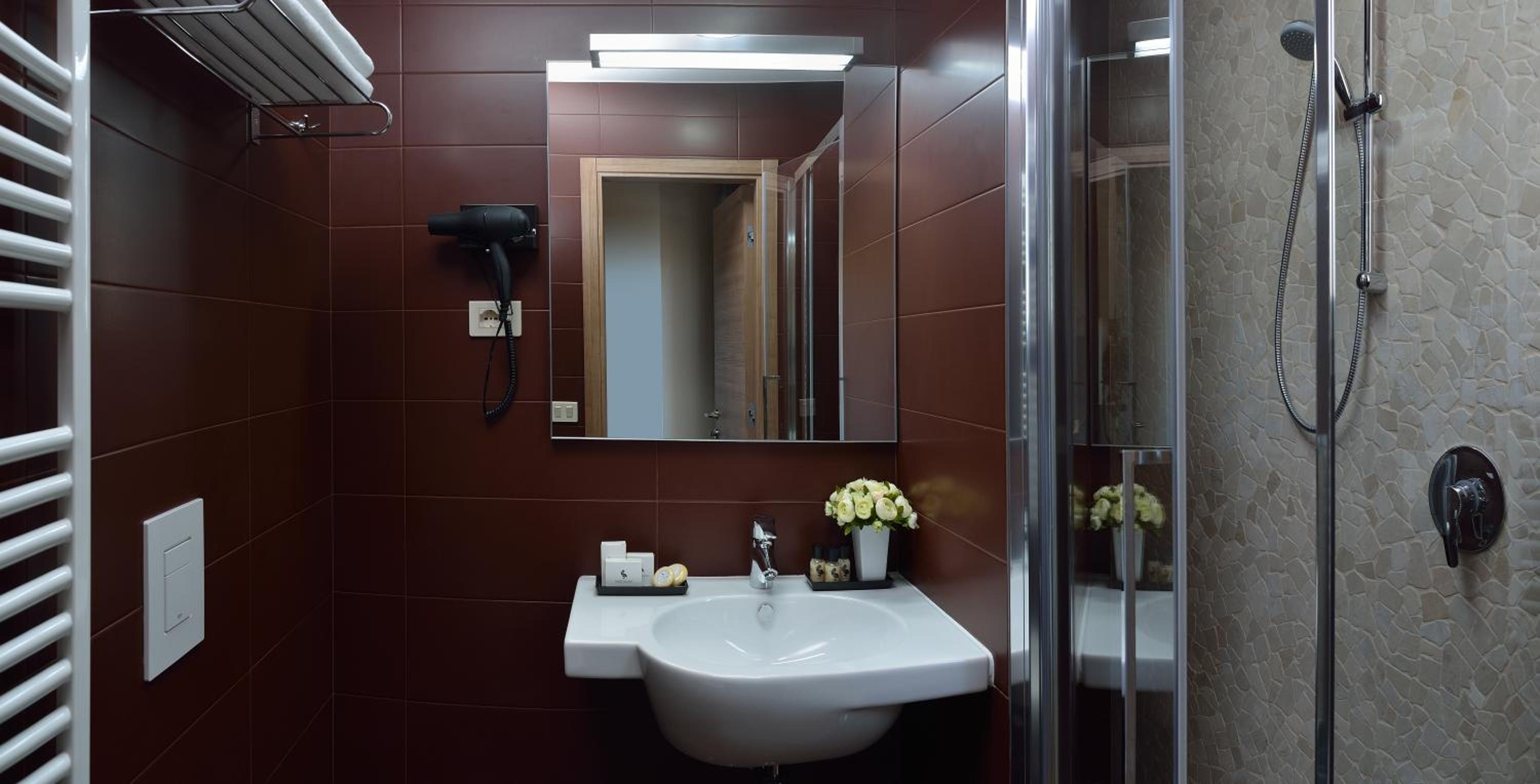 Double or Twin Room with Lateral Sea View photo 2