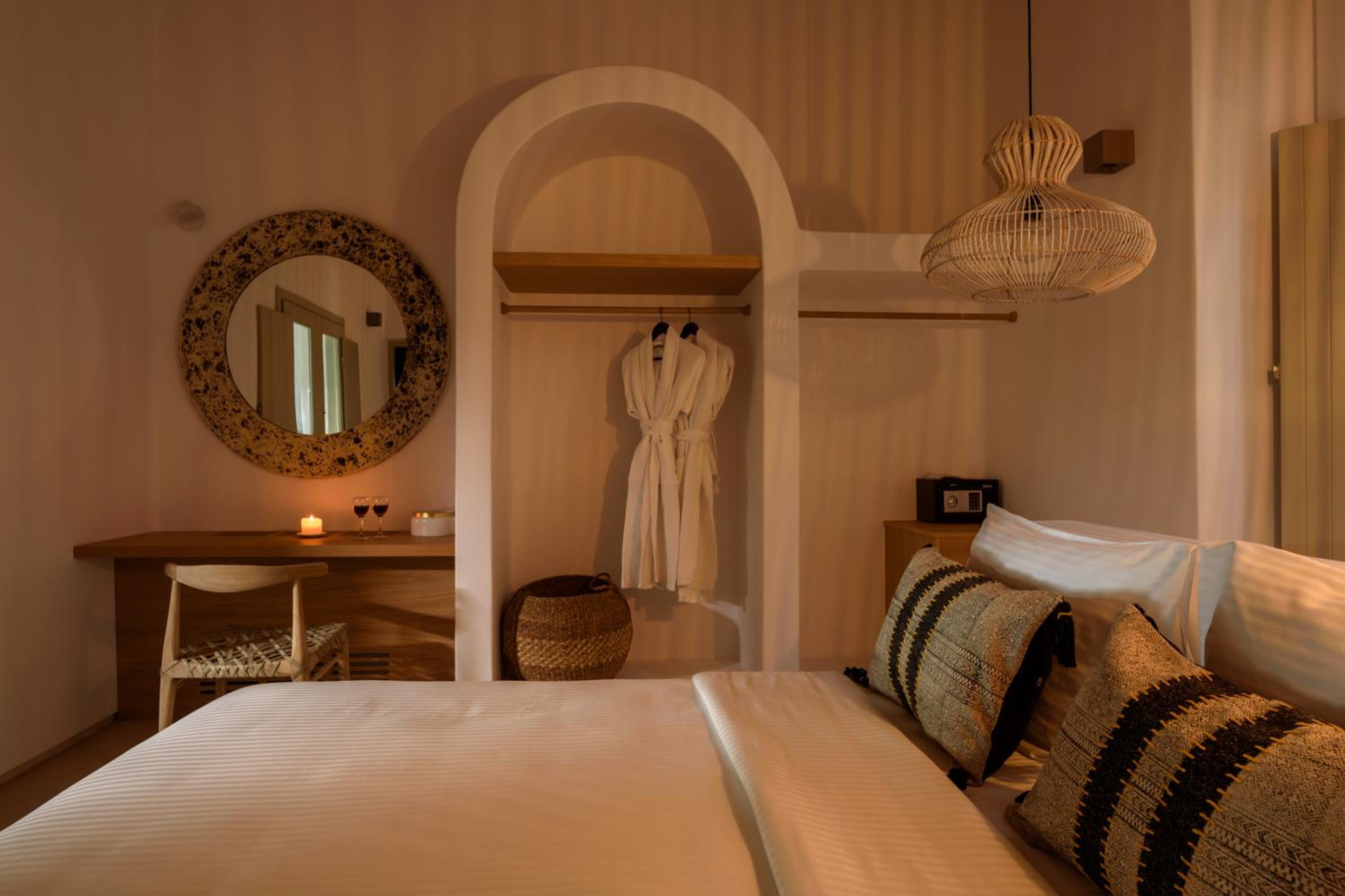 Senior Two-Bedroom Suite with Private Cave Pool and Sea View photo 2