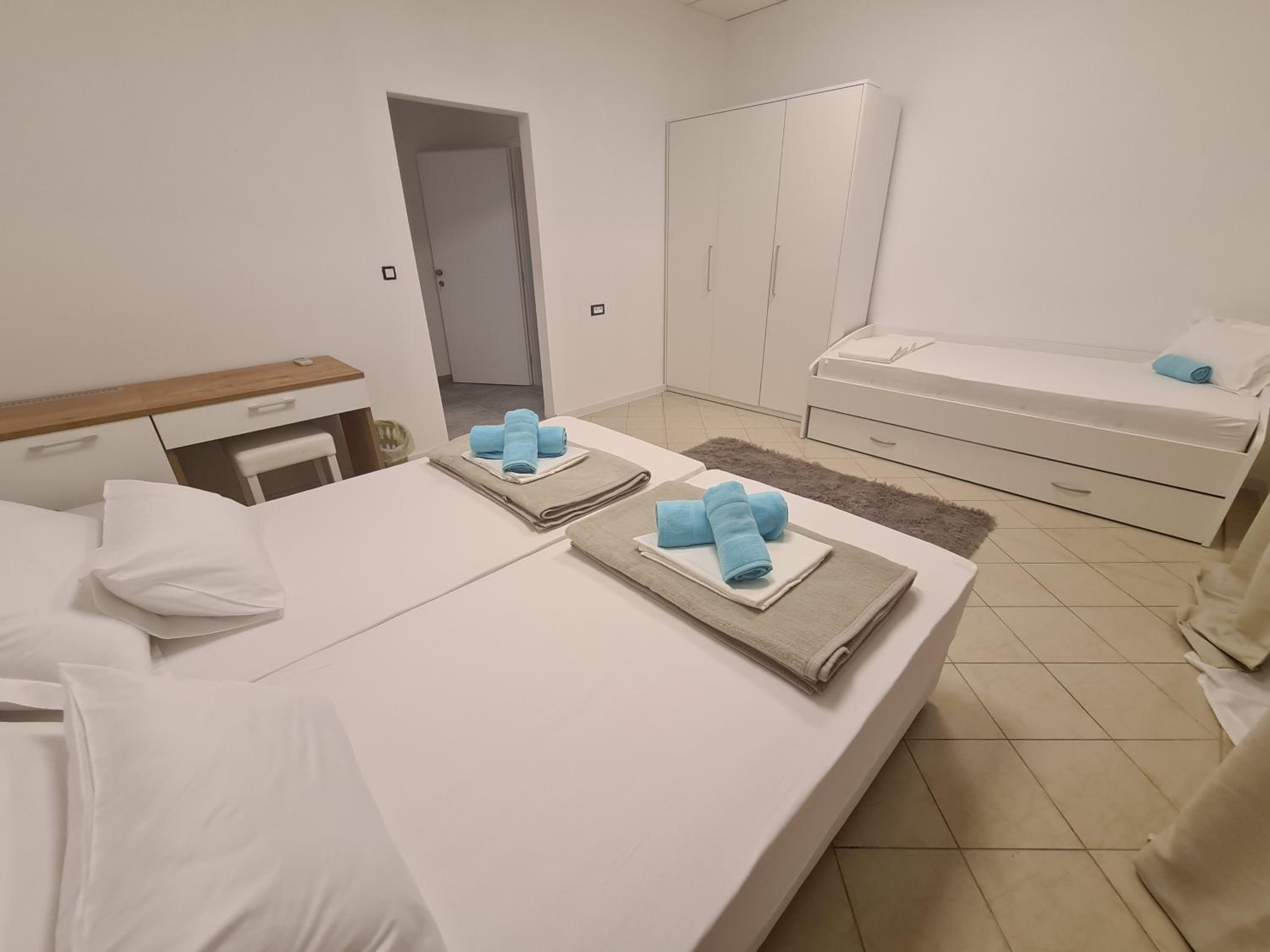 Triple Room - Photo 2