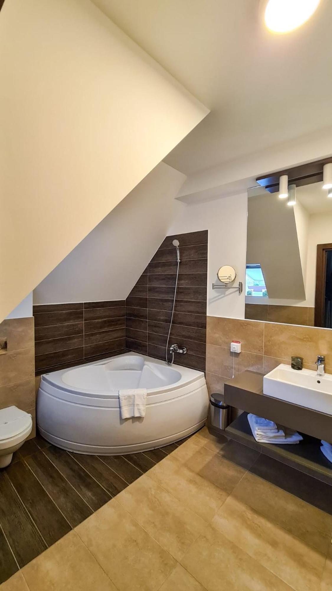 Apartment with Terrace - Photo 4