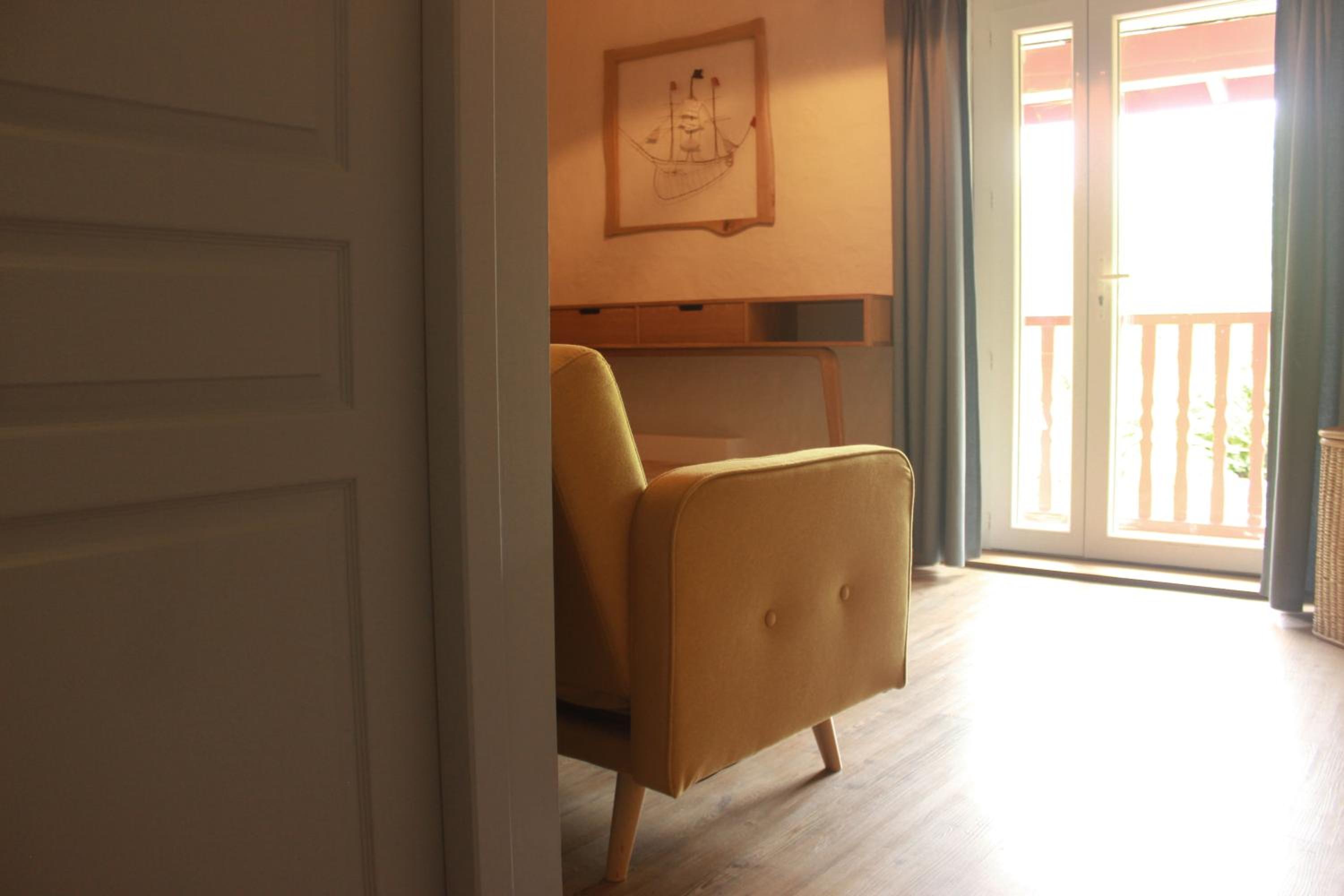 Suite with Balcony - Photo 15