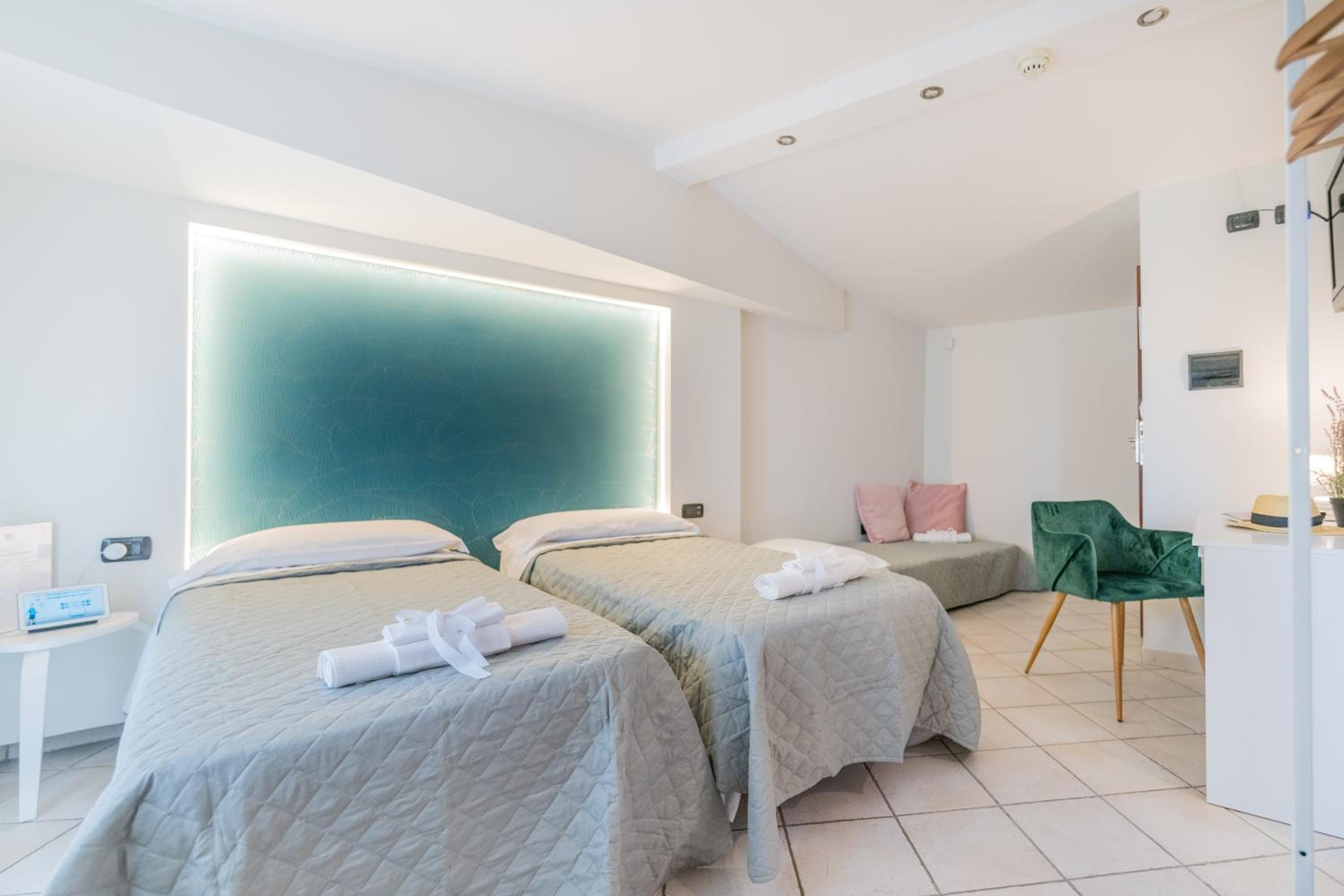 Comfort Triple Room with Balcony - Photo 34