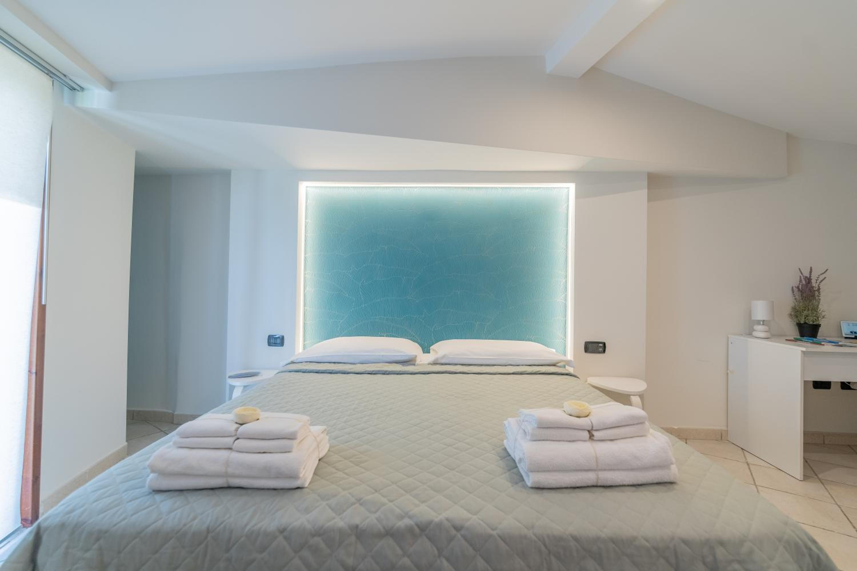 Comfort Triple Room with Balcony - Photo 36