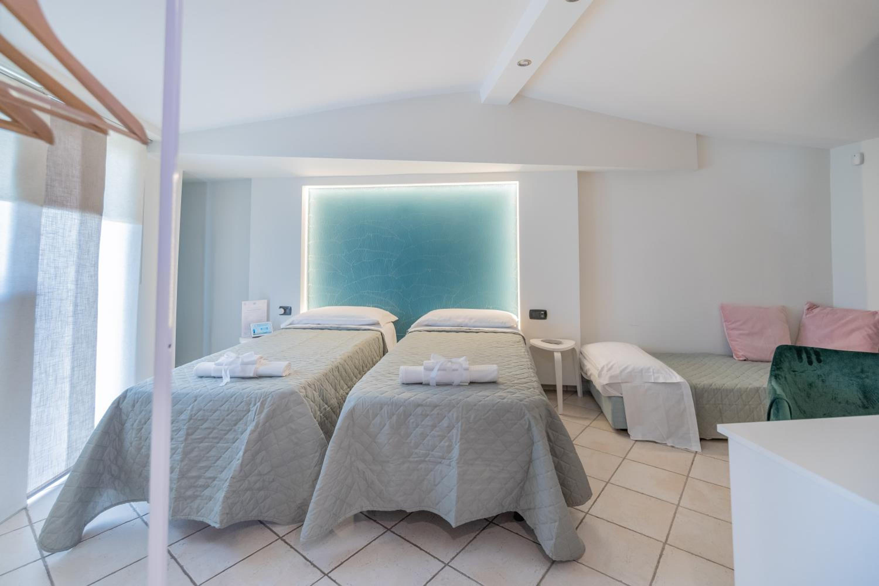 Comfort Triple Room with Balcony - Photo 46