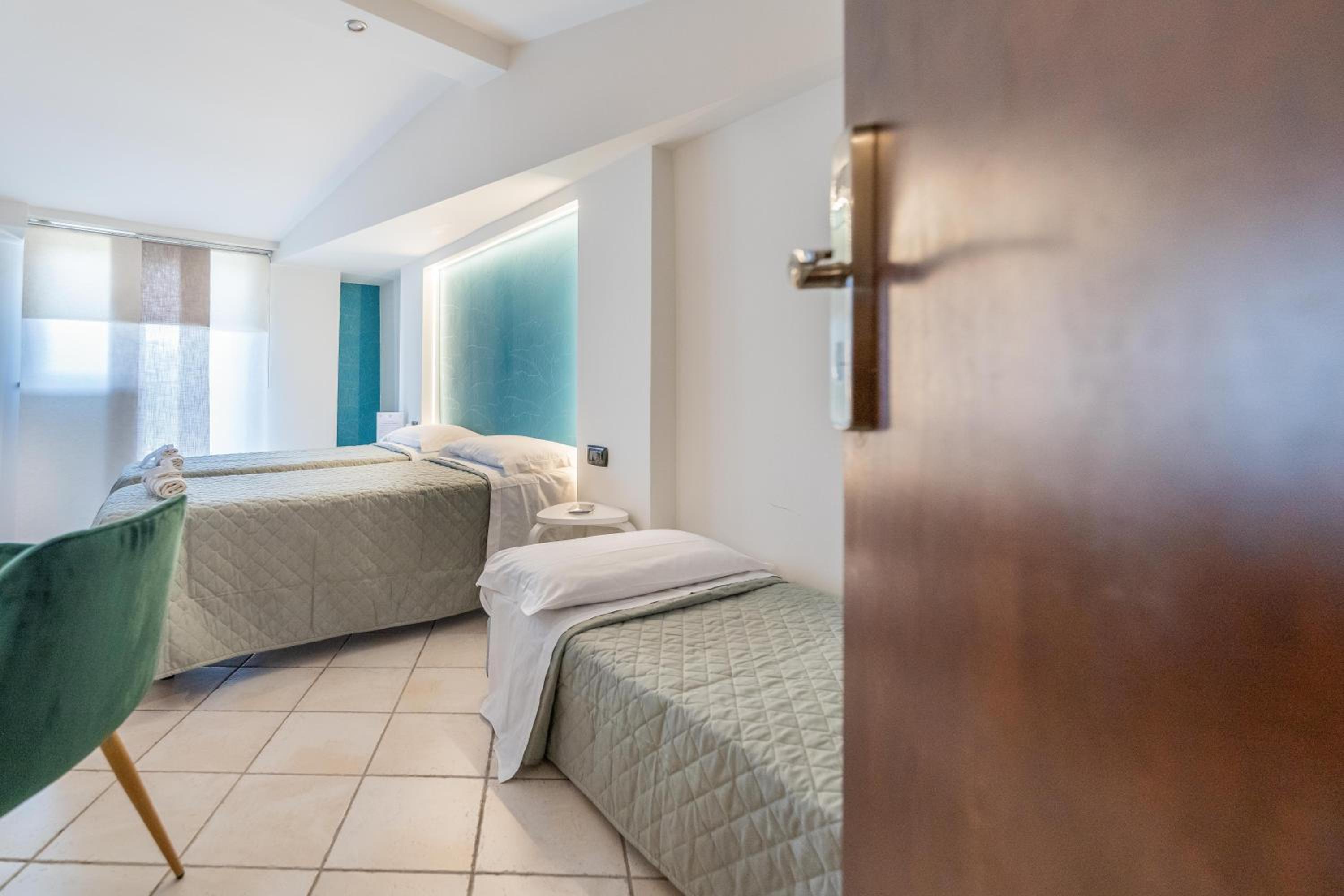 Comfort Triple Room with Balcony - Photo 47