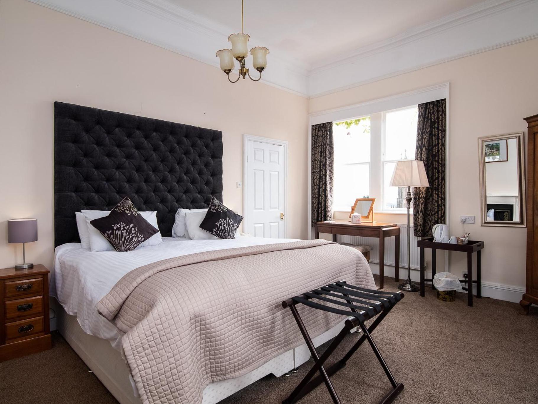 Deluxe Double Room - Photo 13
