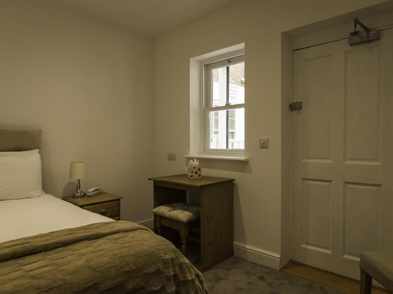 Economy Double Room - Photo 8