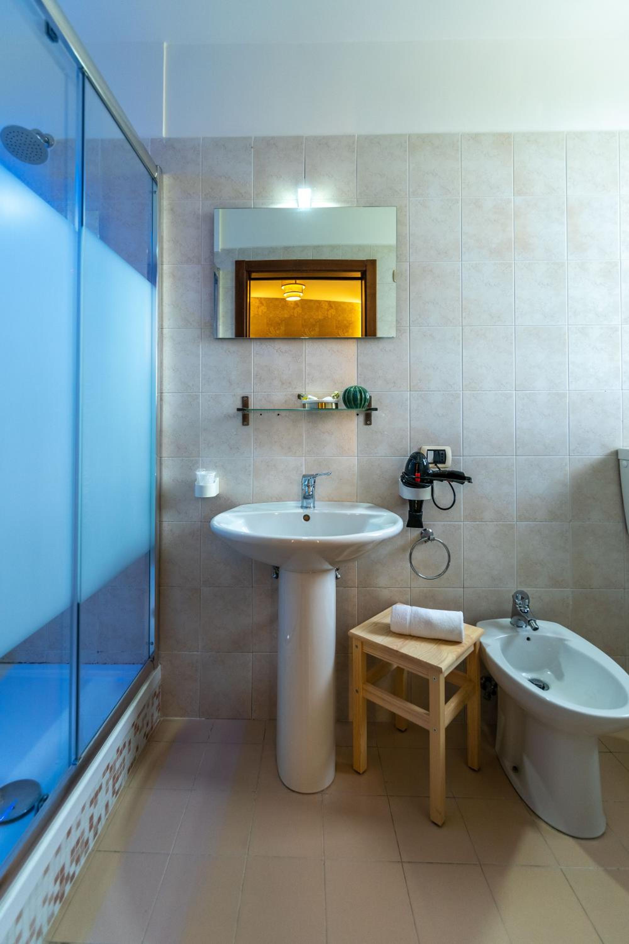 Triple Room with Garden View - Photo 2