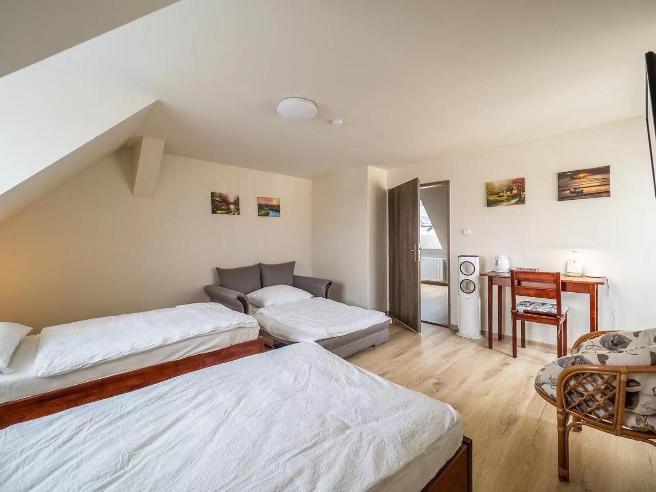 Double or Twin Room with Extra Bed photo 2