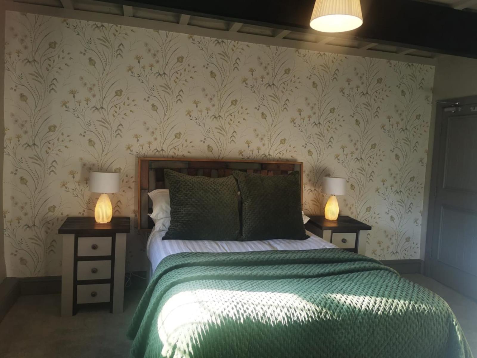 Double Room with Private Bathroom - Photo 12