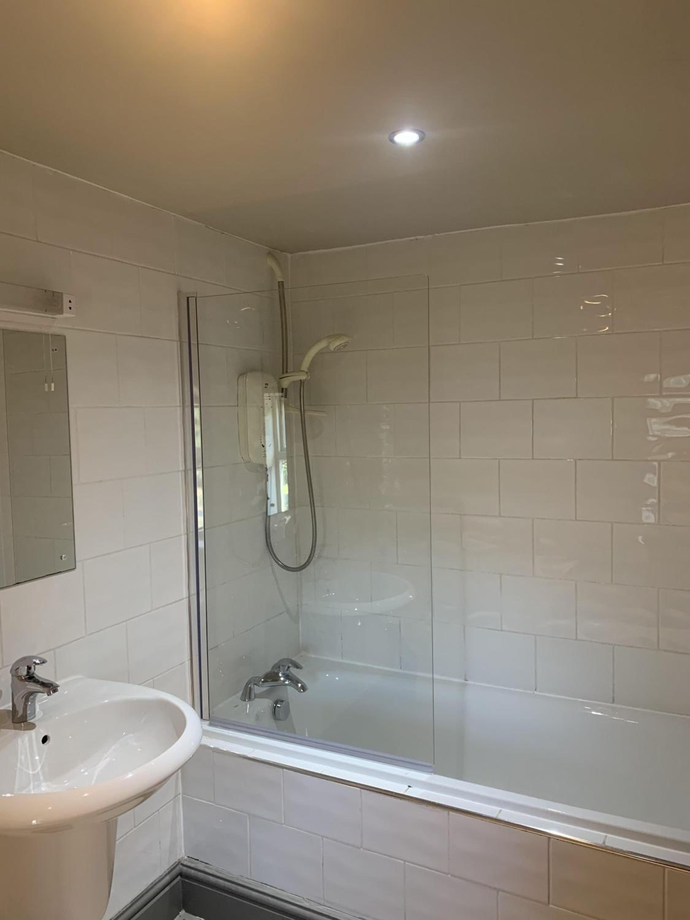 Double Room with Private Bathroom - Photo 3