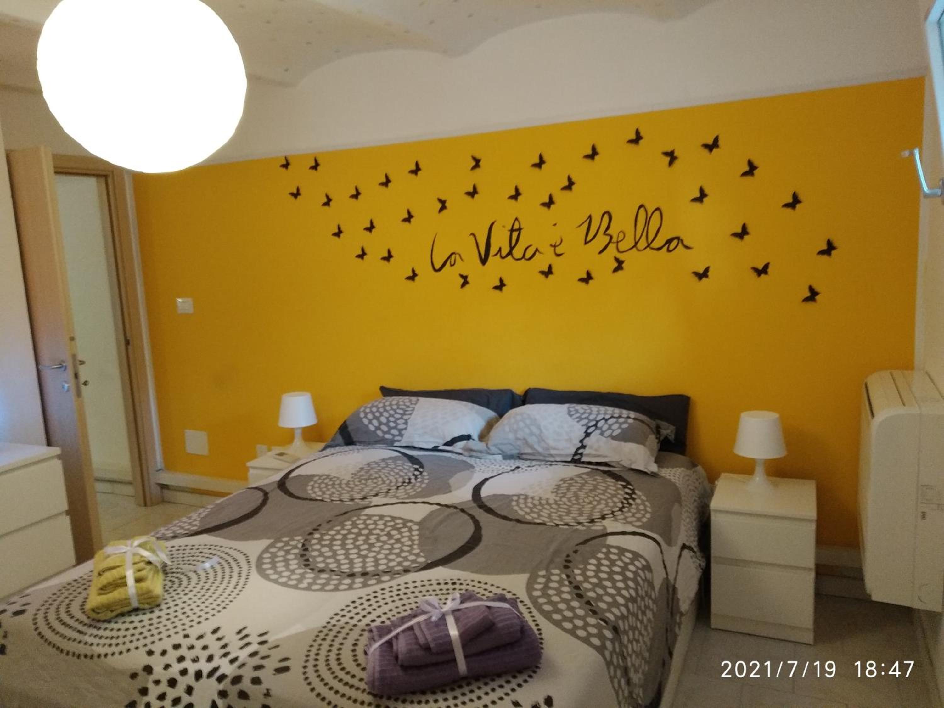 One-Bedroom Apartment - Photo 2