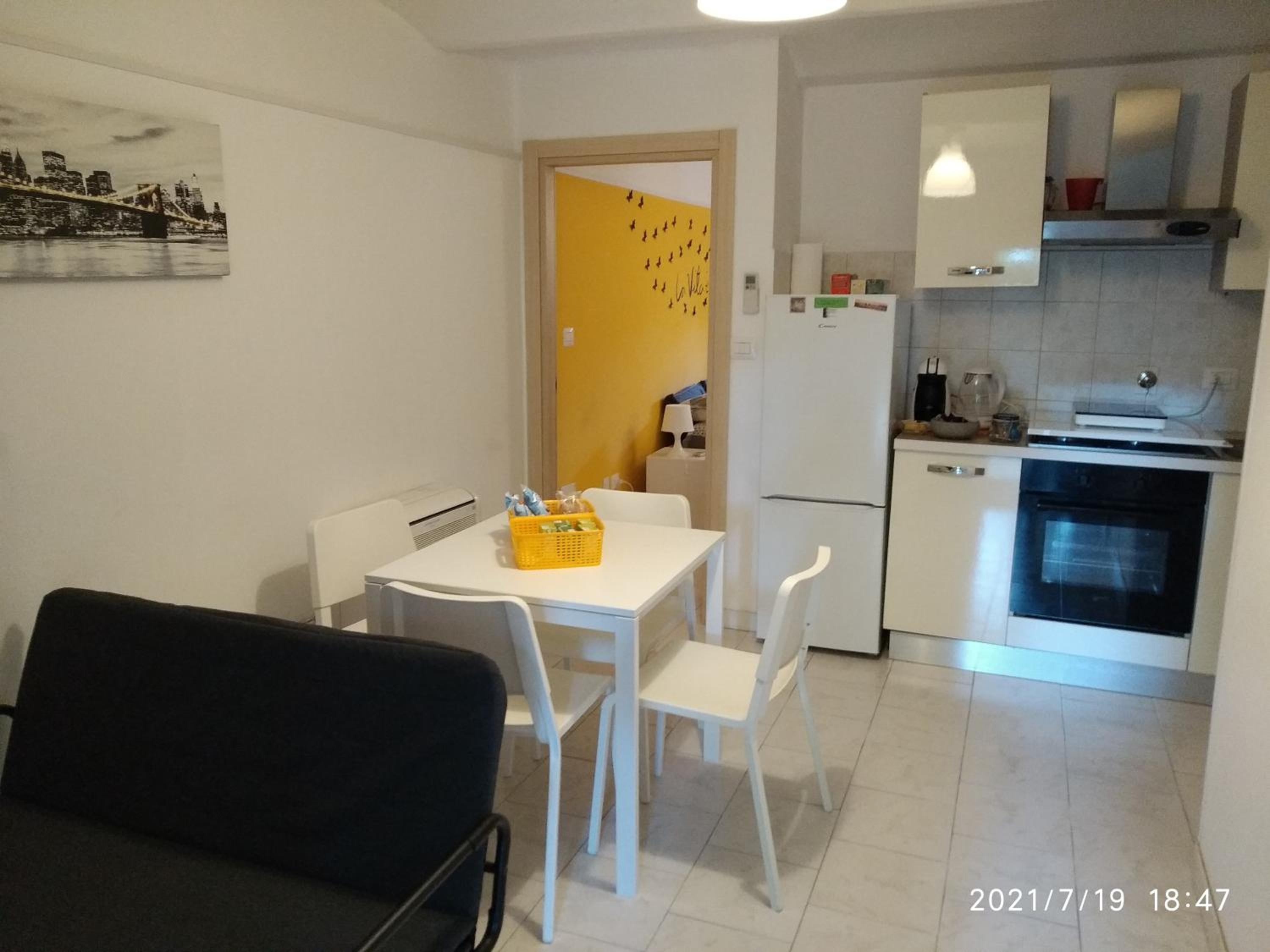 One-Bedroom Apartment - Photo 4