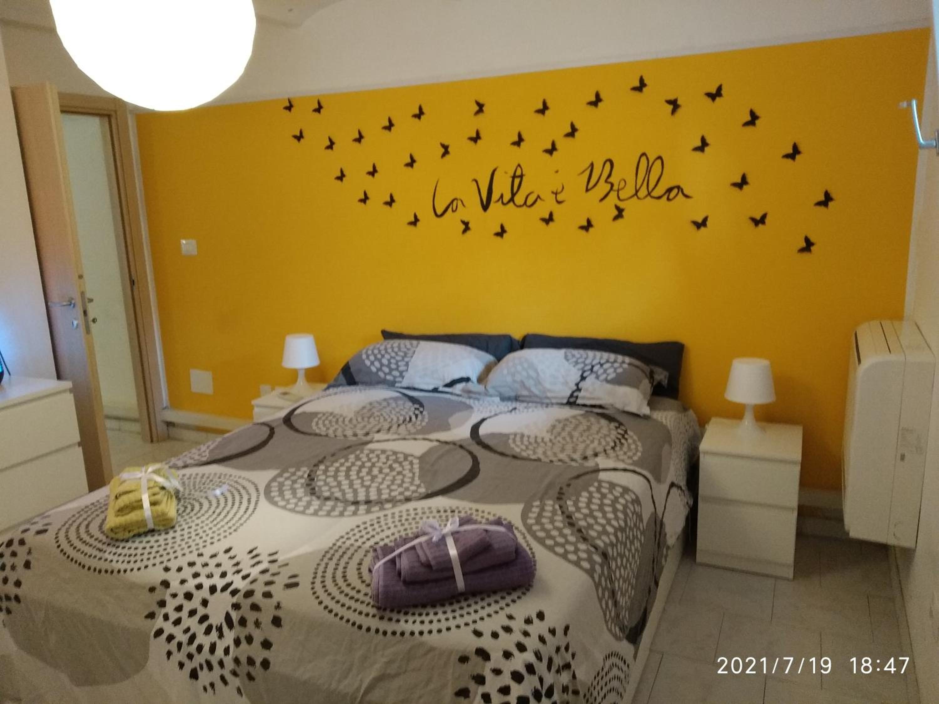 One-Bedroom Apartment - Photo 1