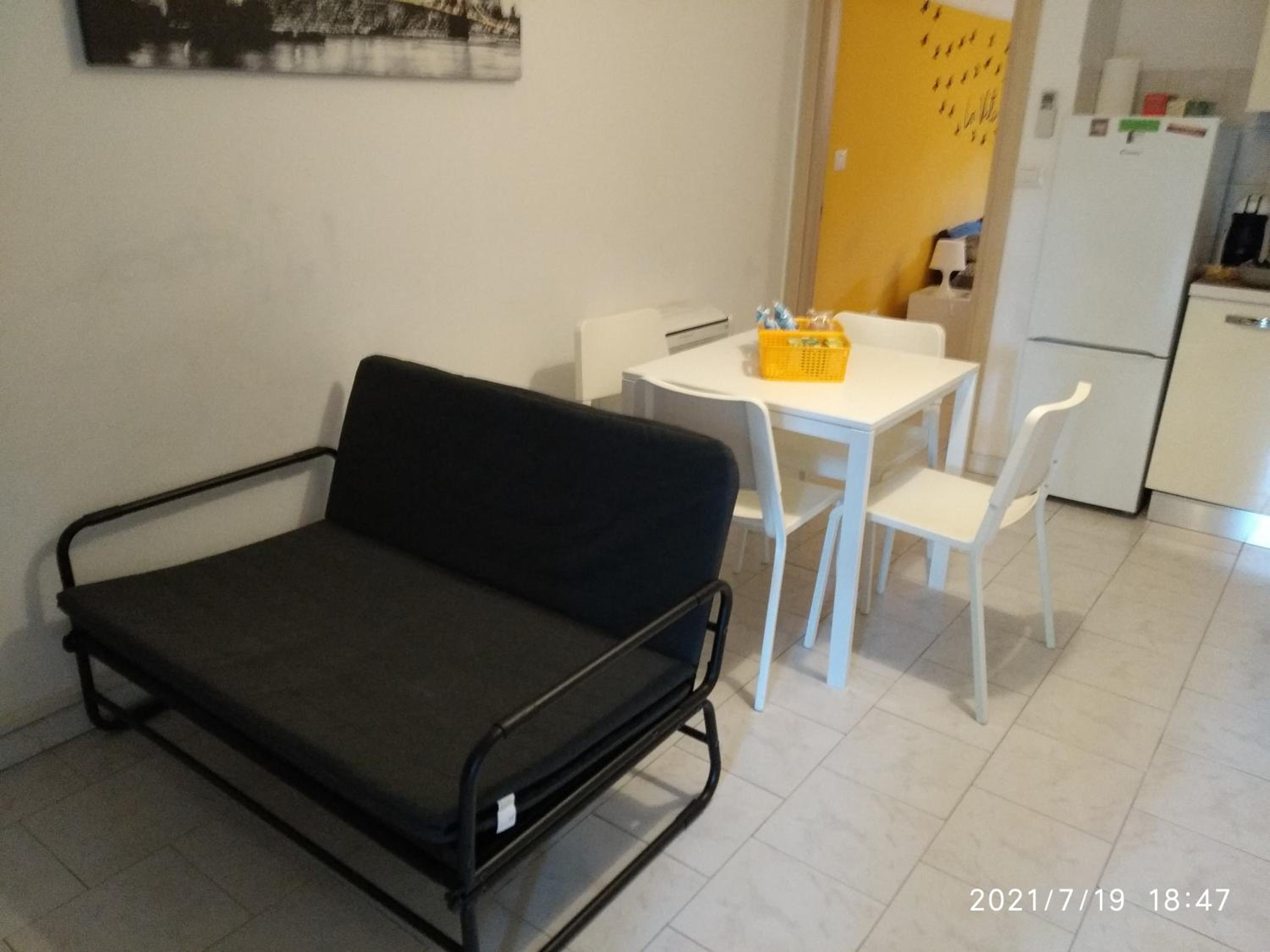 One-Bedroom Apartment - Photo 8