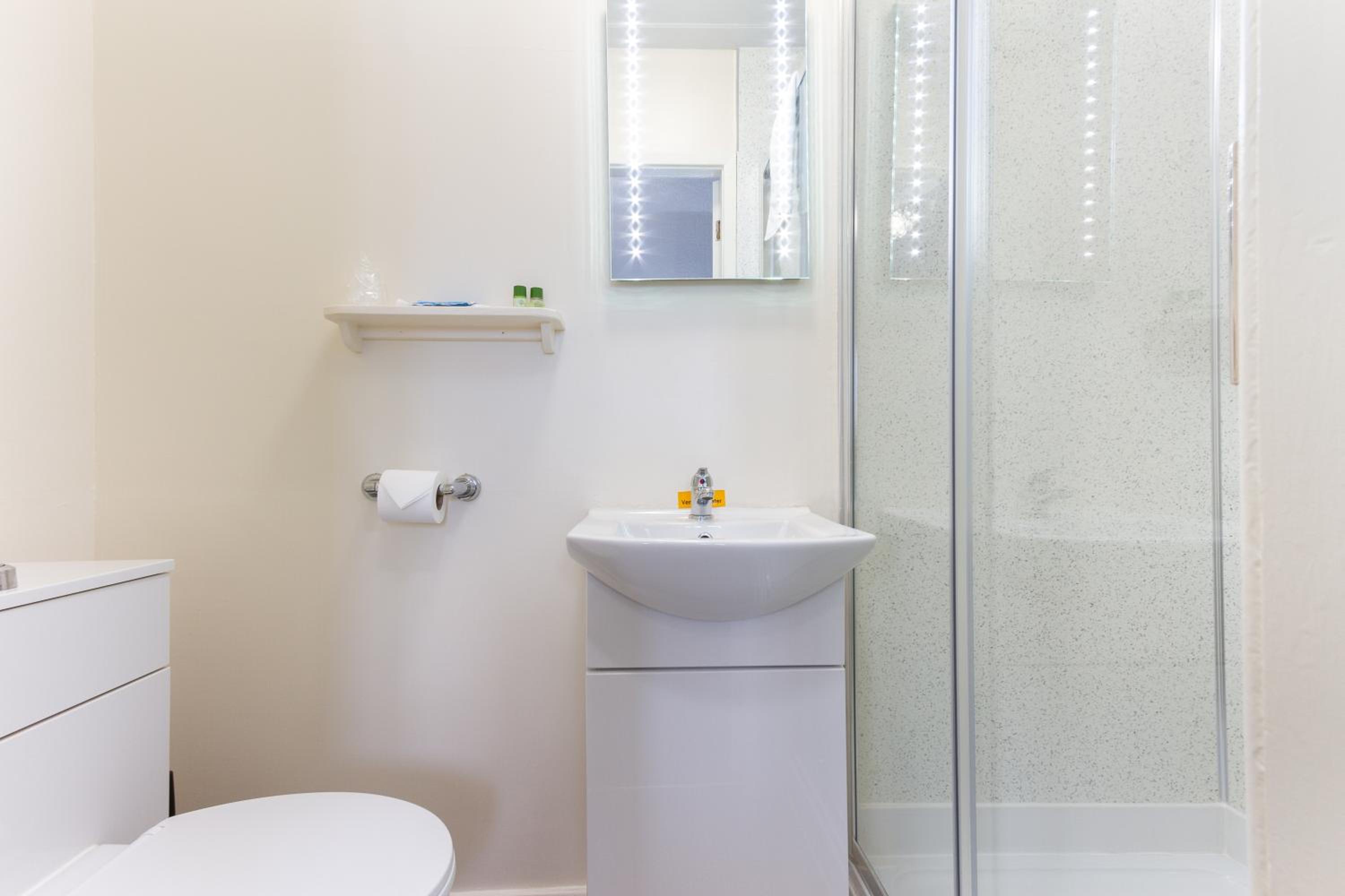 Twin Room with Private Bathroom