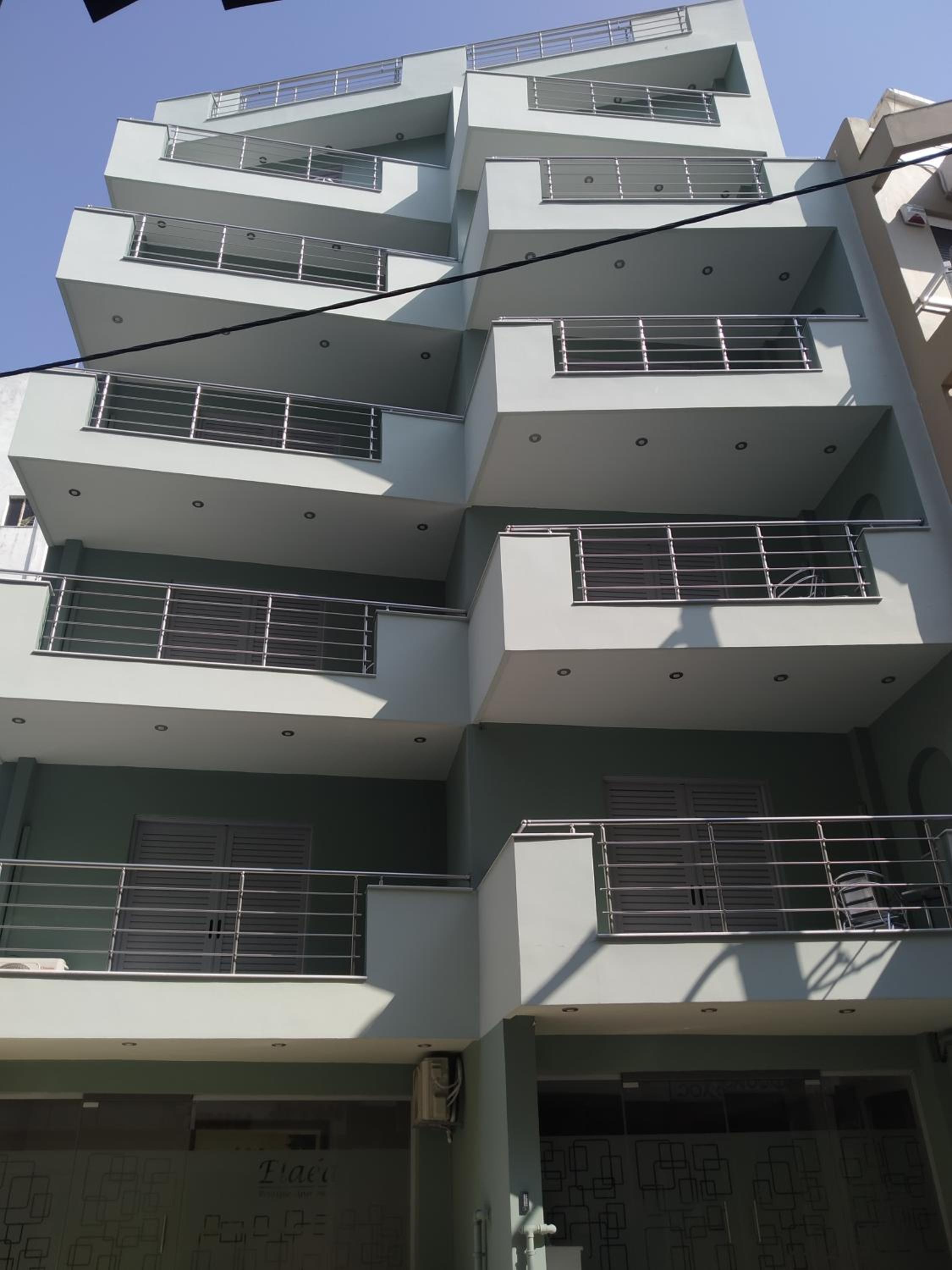 Apartment with Balcony - Photo 5