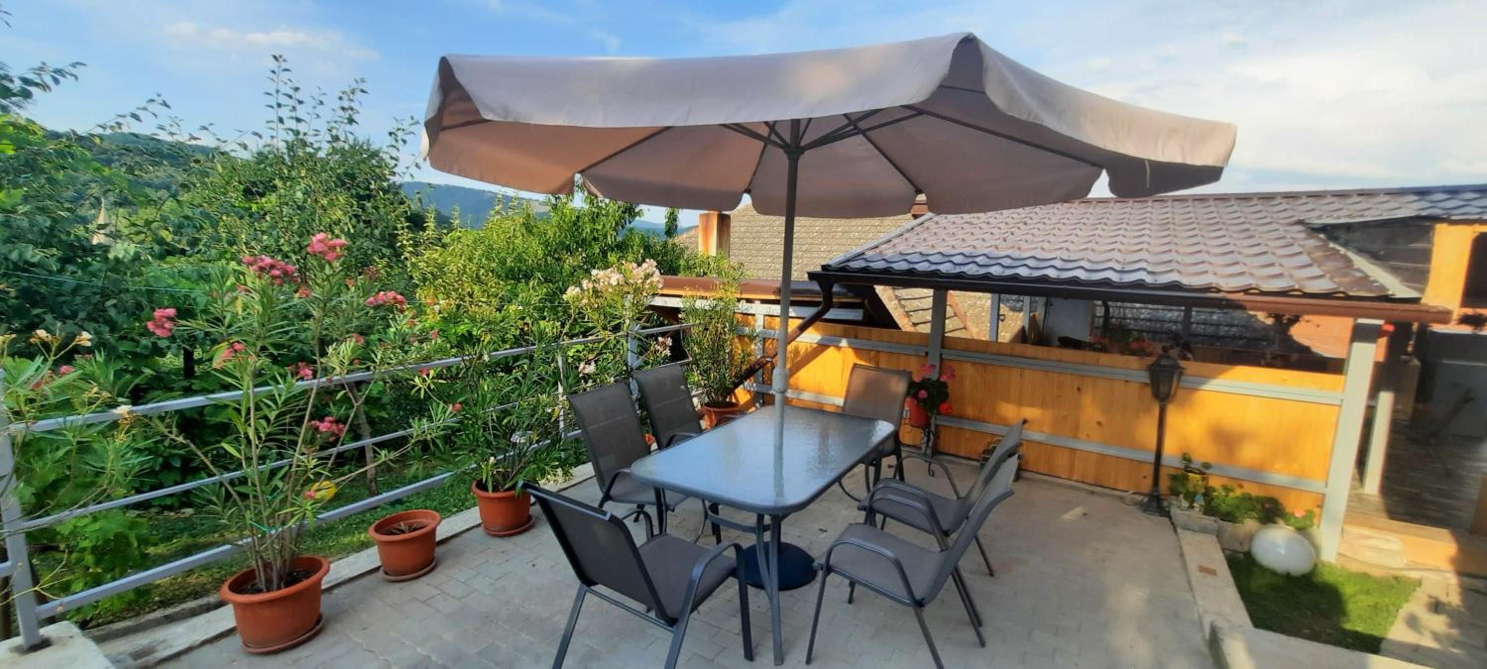 Apartment with Lake View - Photo 2