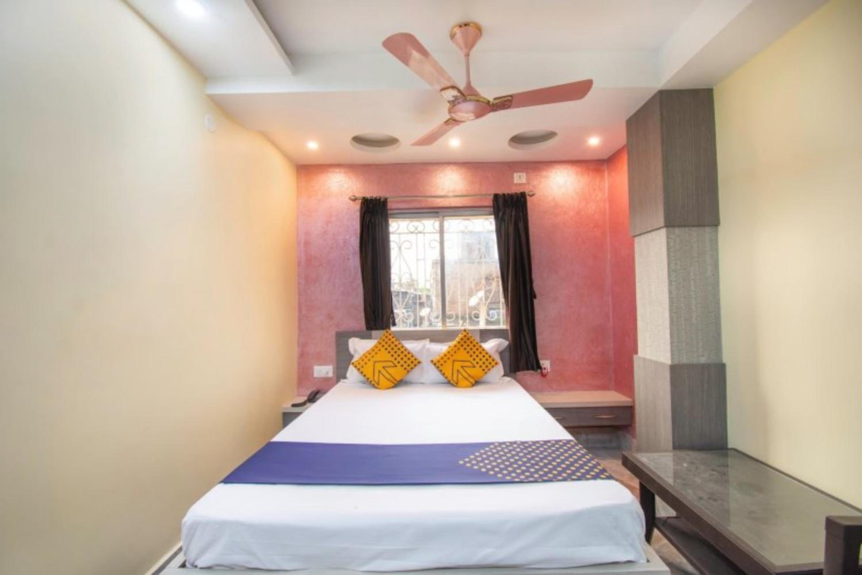 Standard Double Room With Fan - Photo 1
