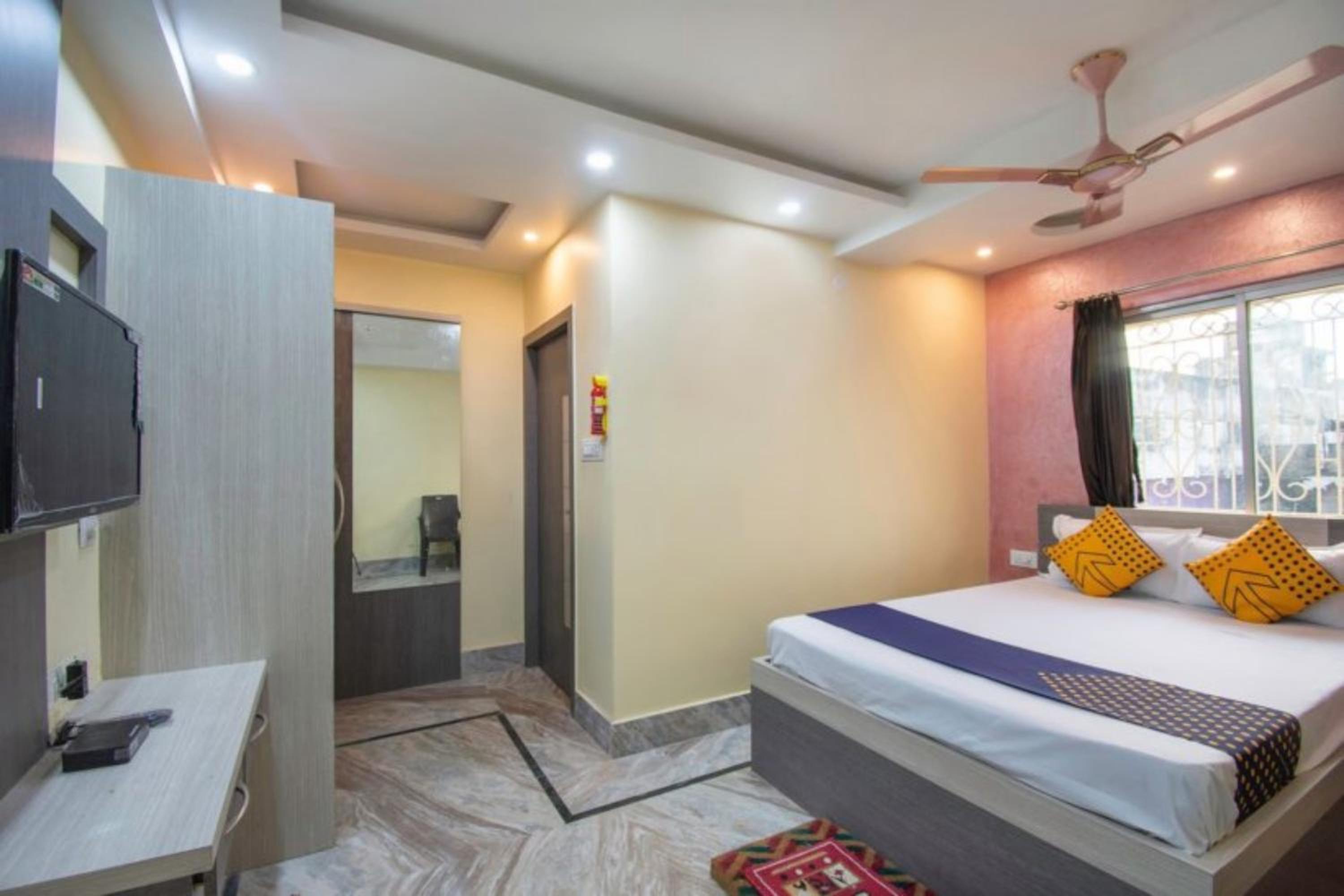 Standard Double Room - Photo 17