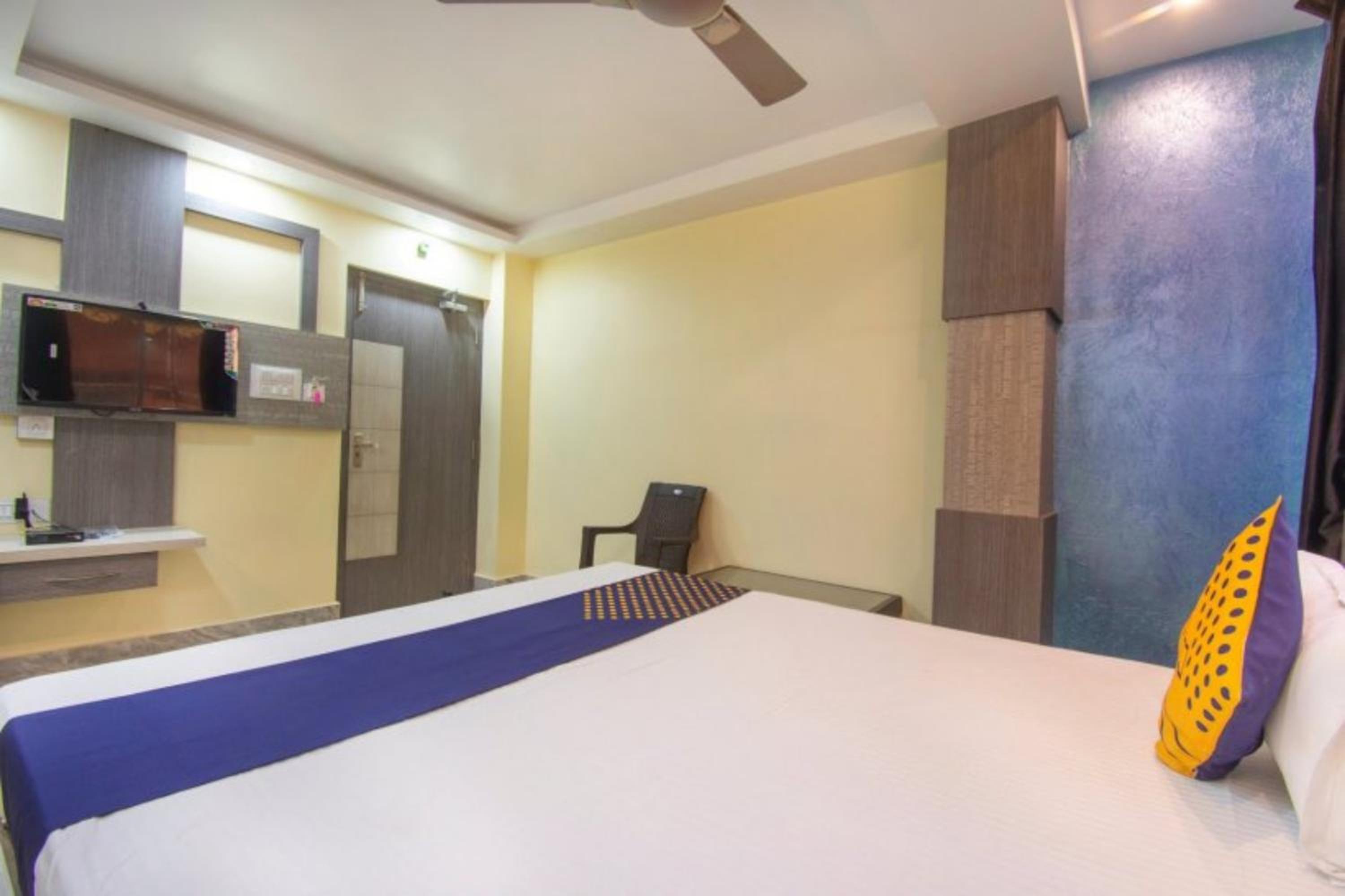 Standard Double Room - Photo 16