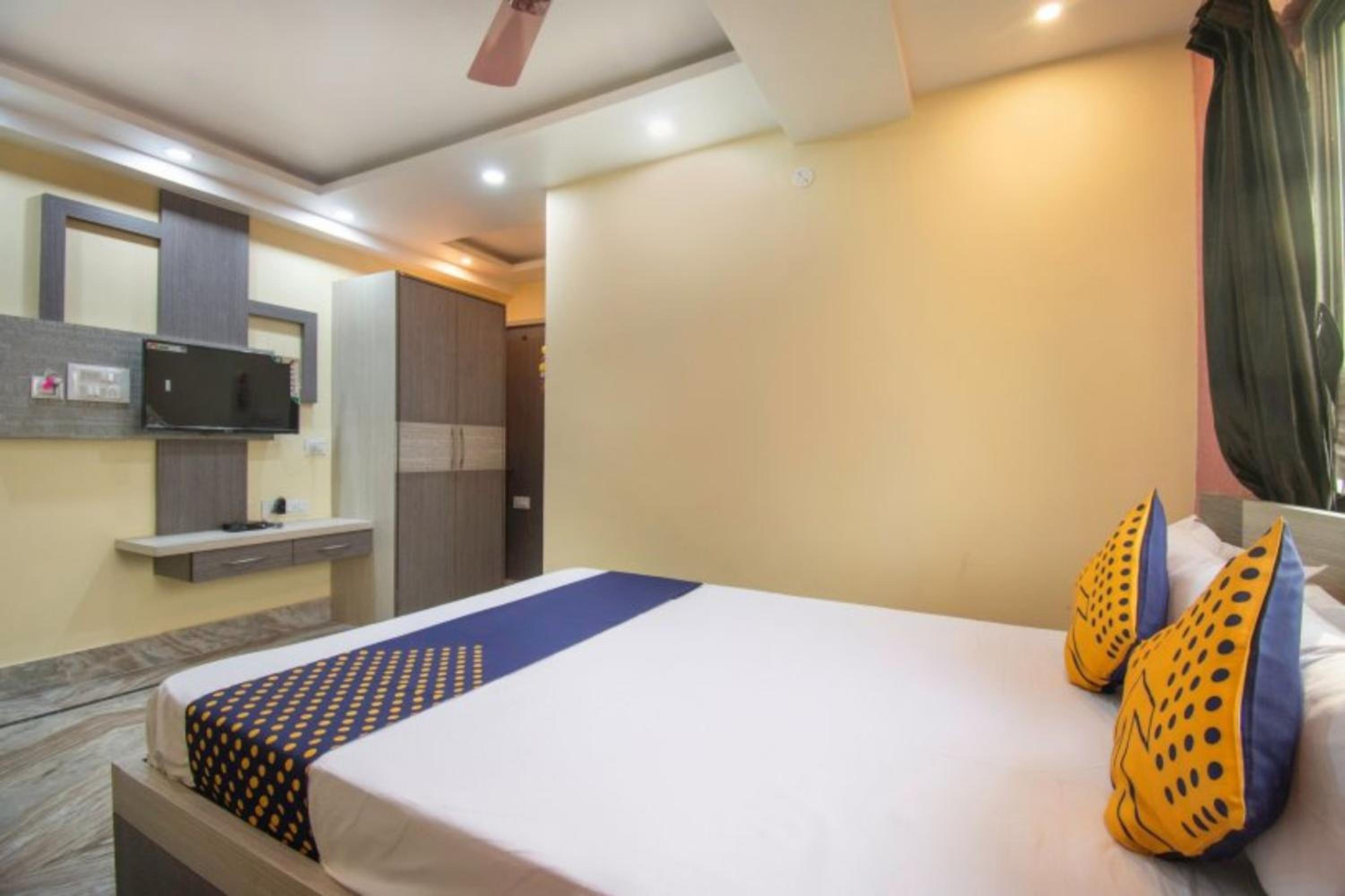 Standard Double Room - Photo 13