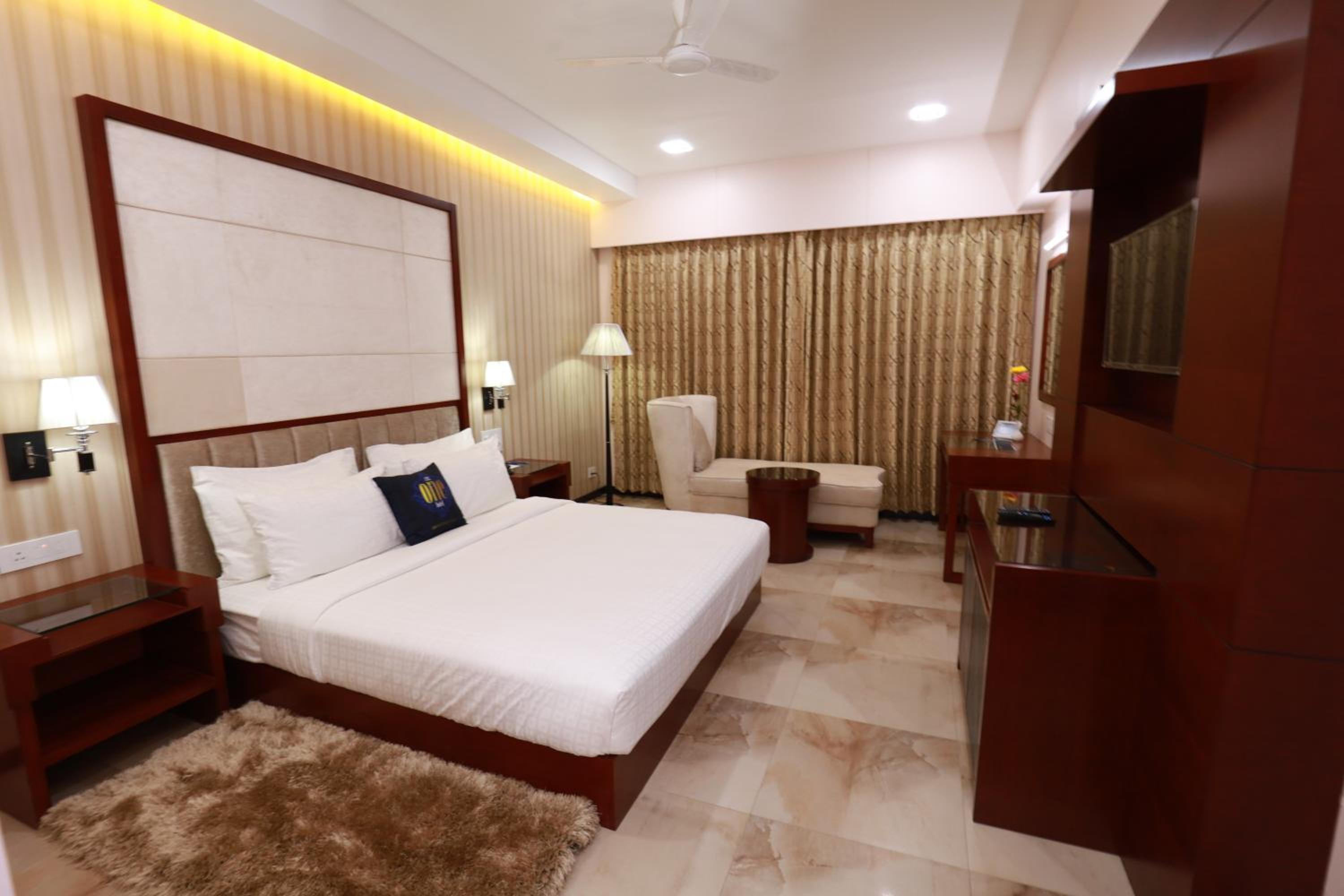 Large Double or Twin Room photo 2
