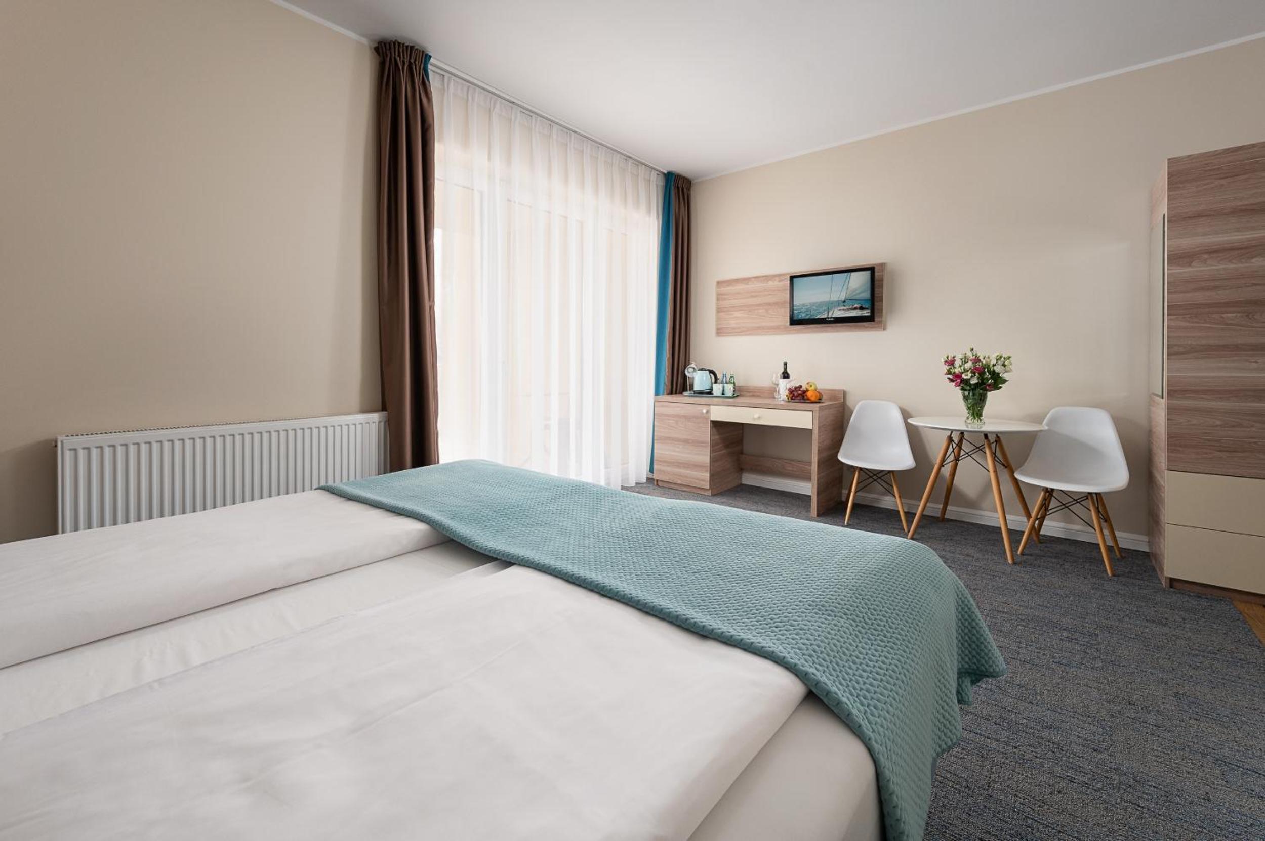 Double or Twin Room - Photo 8