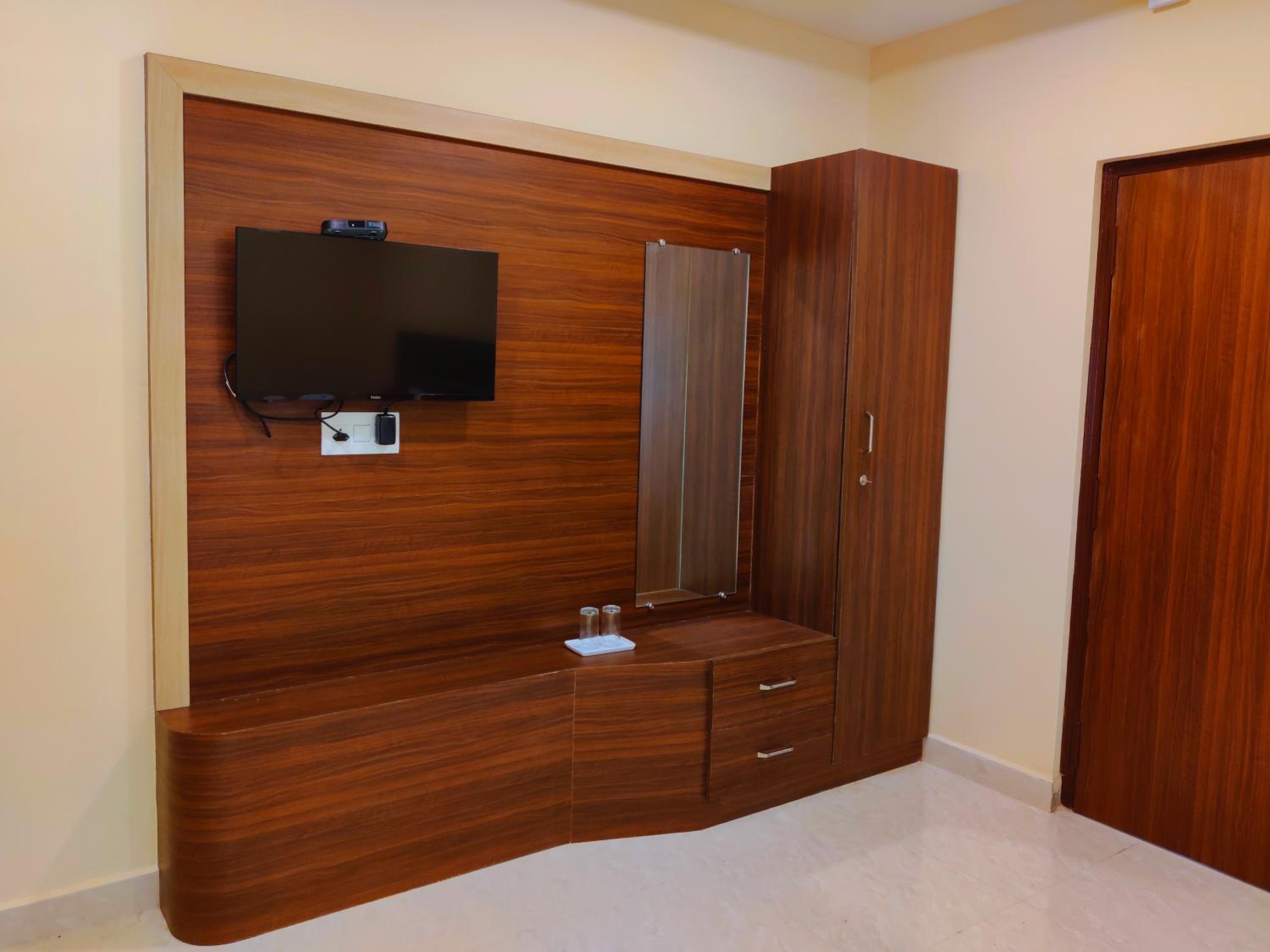 King Room with Mountain View photo 2