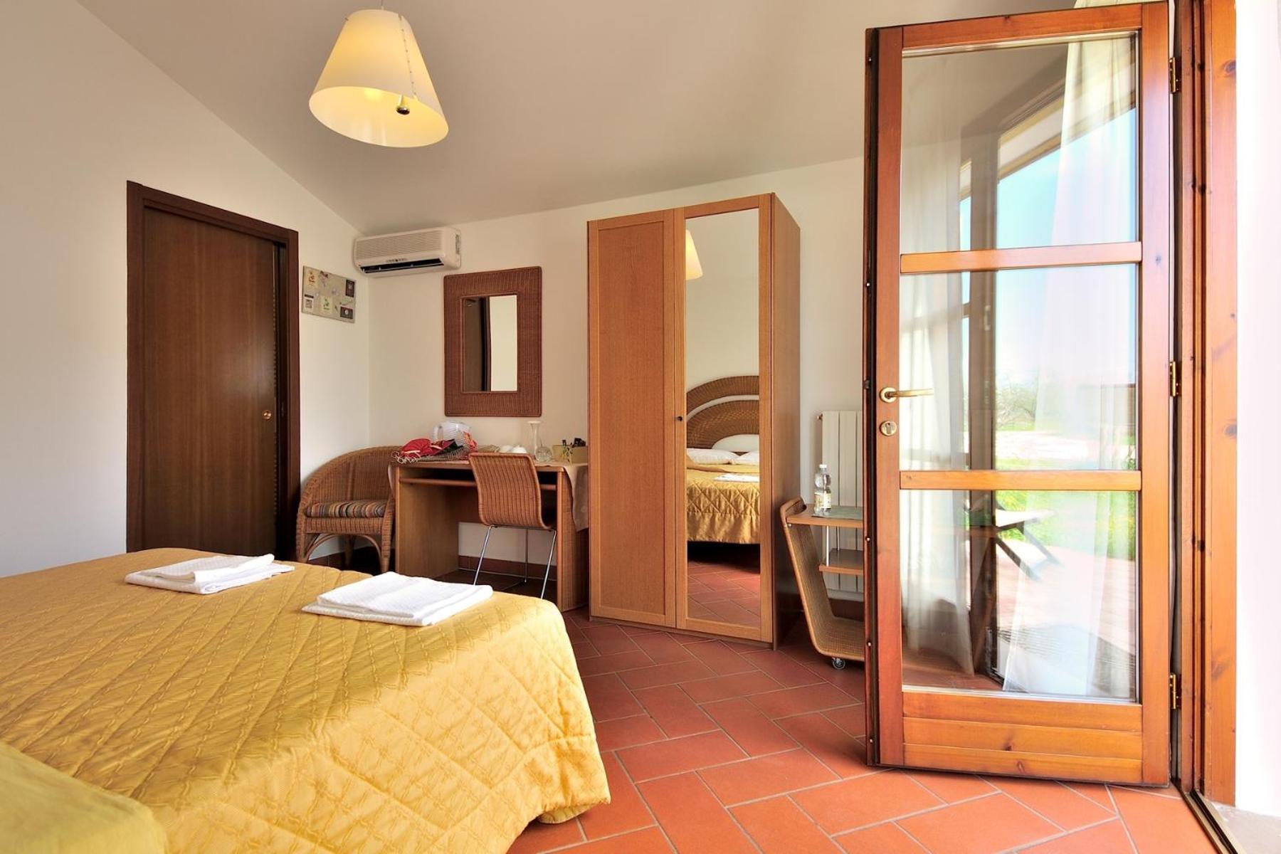 Double or Twin Room - Photo 18