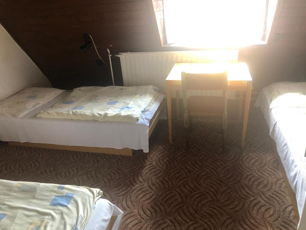 Twin Room with Shared Bathroom photo 1
