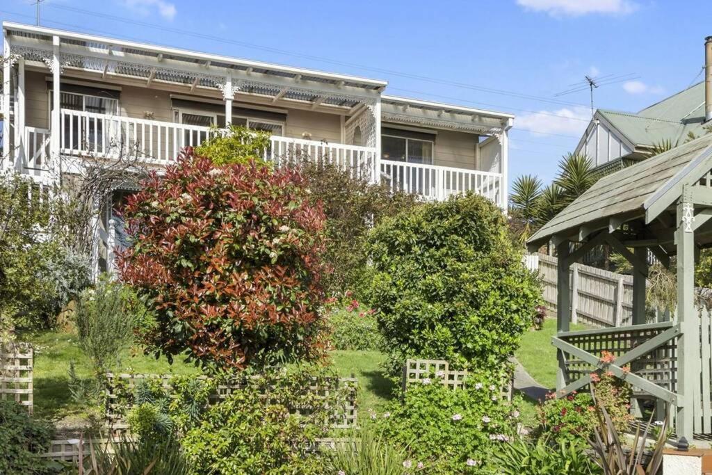 Three-Bedroom House photo 2