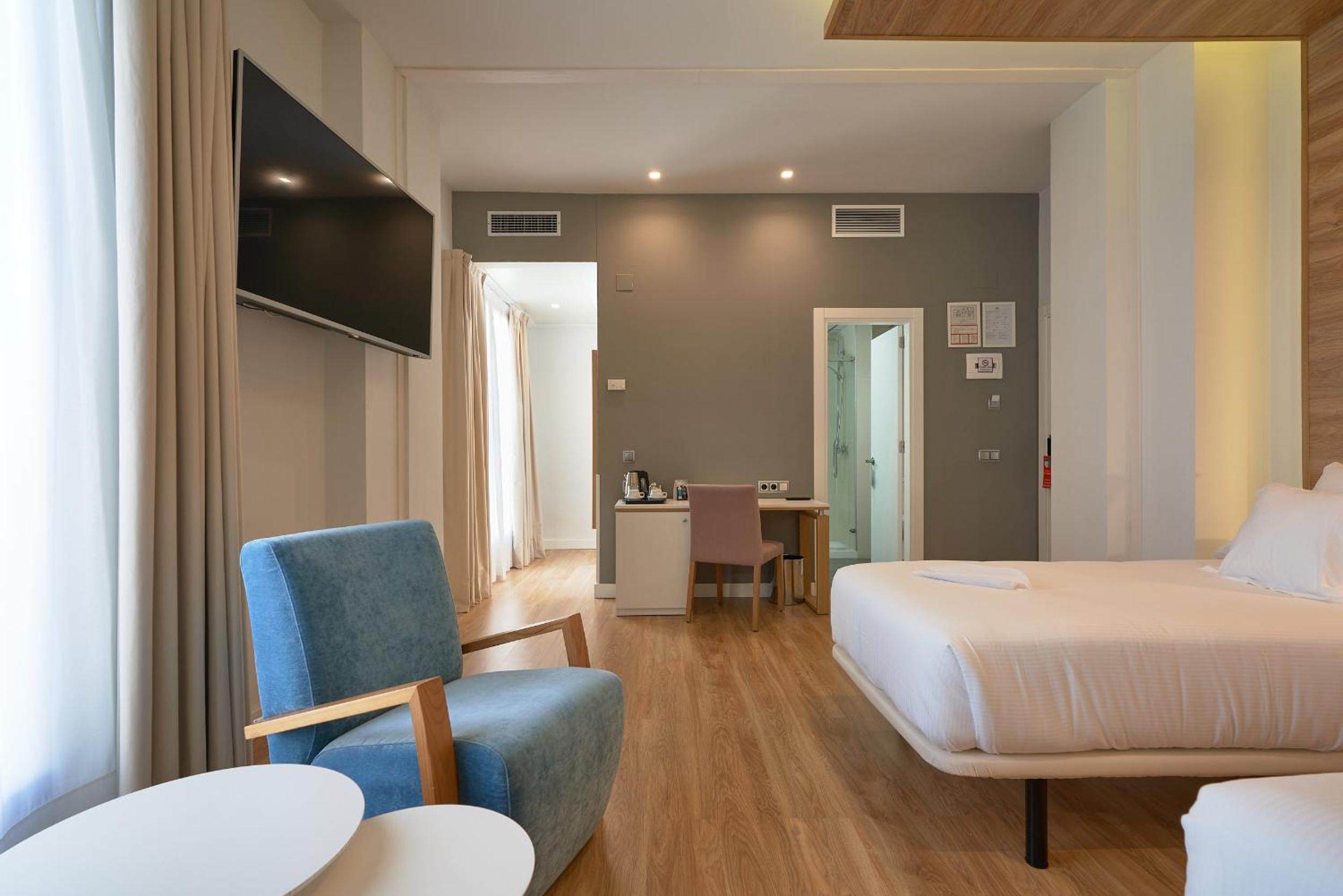 Superior Double or Twin Room - Photo 12