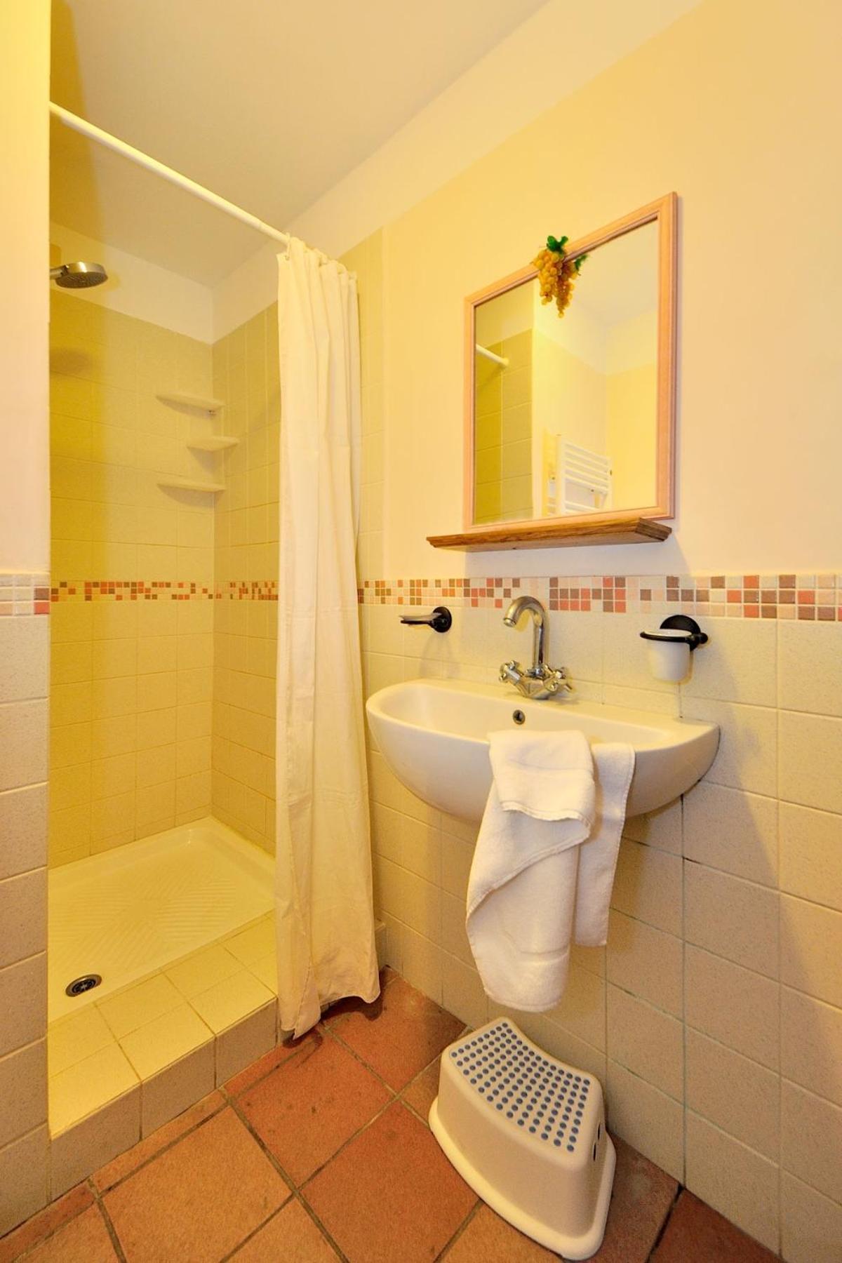 Double or Twin Room - Photo 4