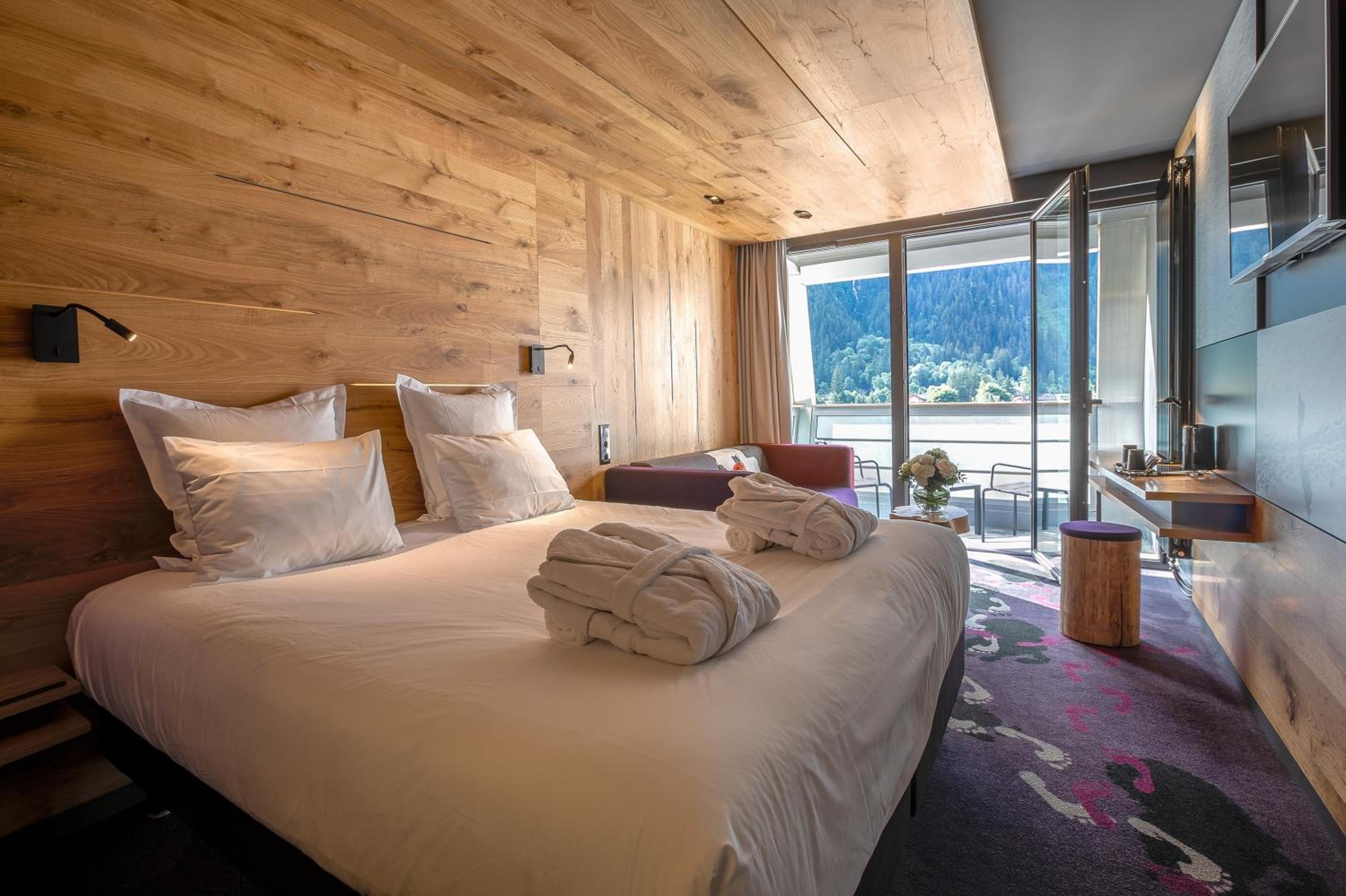 Superior Room with sofa and balcony – Mont-Blanc Range view - Photo 9