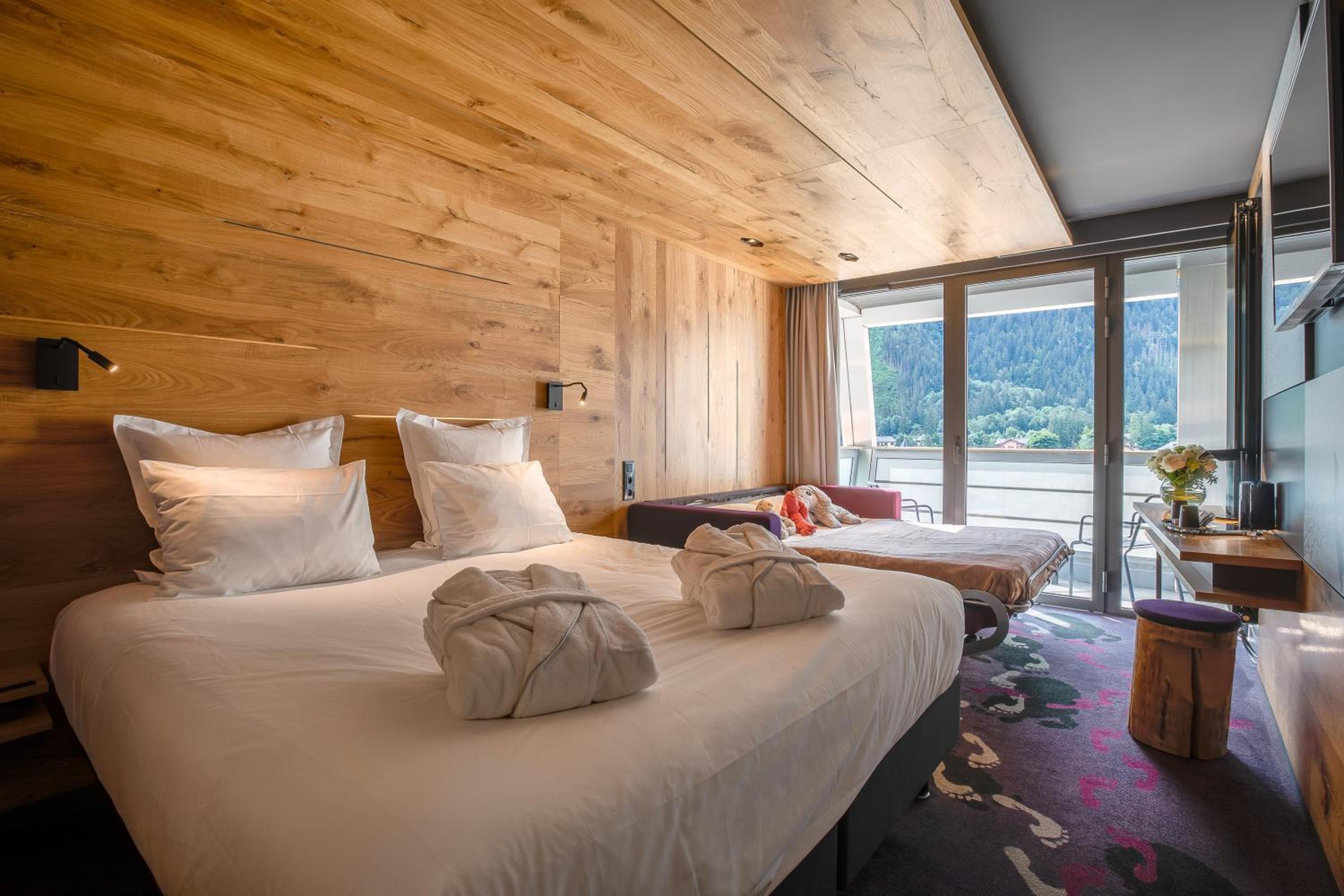 Superior Room with sofa and balcony – Mont-Blanc Range view - Photo 8